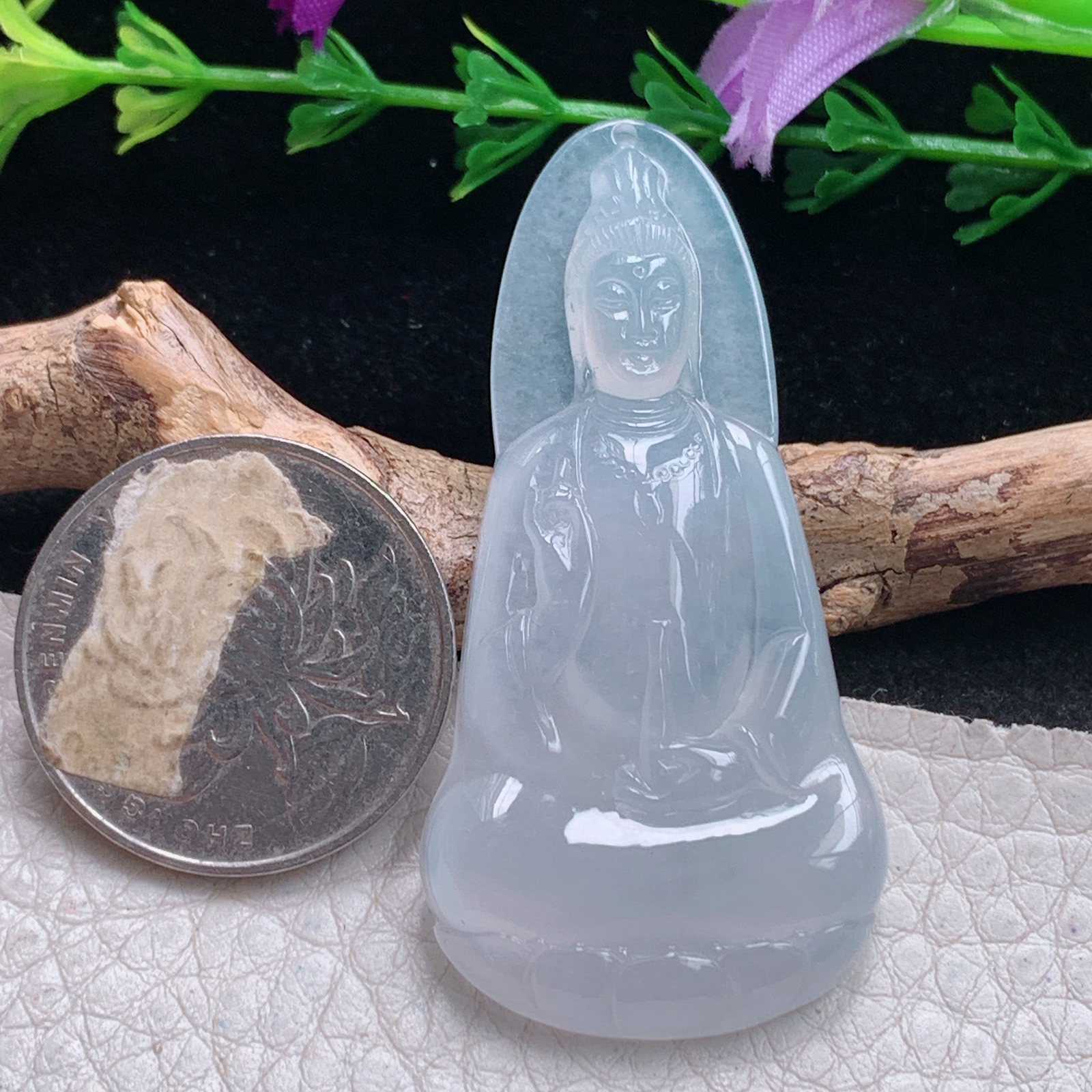 lz实拍53*26.2*5.6缅甸天然翡翠a货精雕冰起光持瓶观音玉吊坠 玉挂件