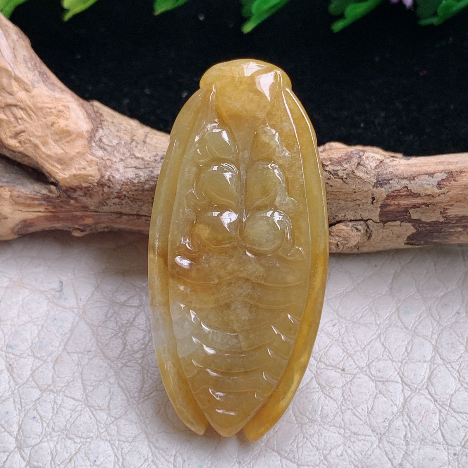 lz实拍36.3*17*10缅甸天然翡翠a货精雕黄翡一鸣惊人 蝉玉吊坠 玉挂件