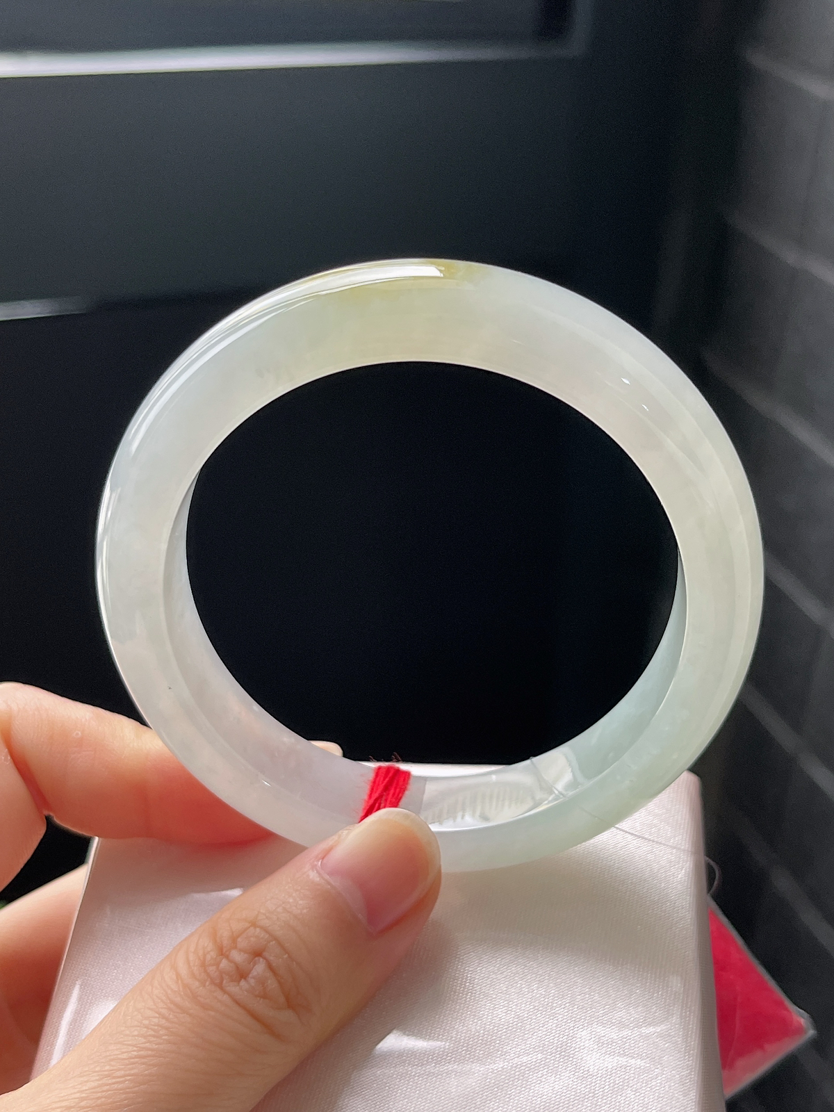 正圈55.7圈口，翡翠冰糯种淡黄色手镯