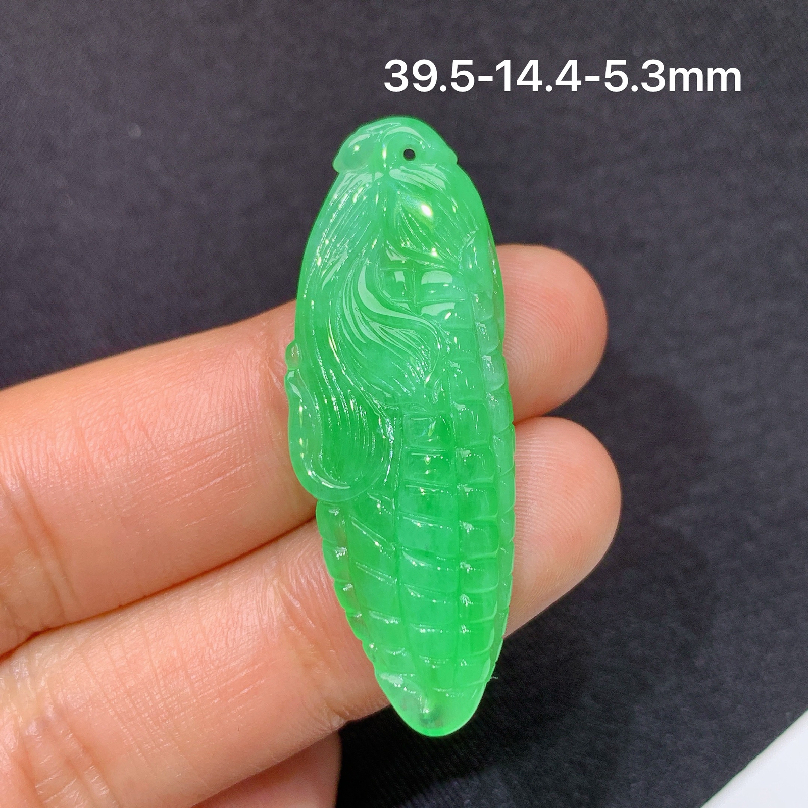 阳绿玉米吊坠 冰润色阳，玉质细腻，种水足，Fuy 尺寸39.5*14.4*5.3