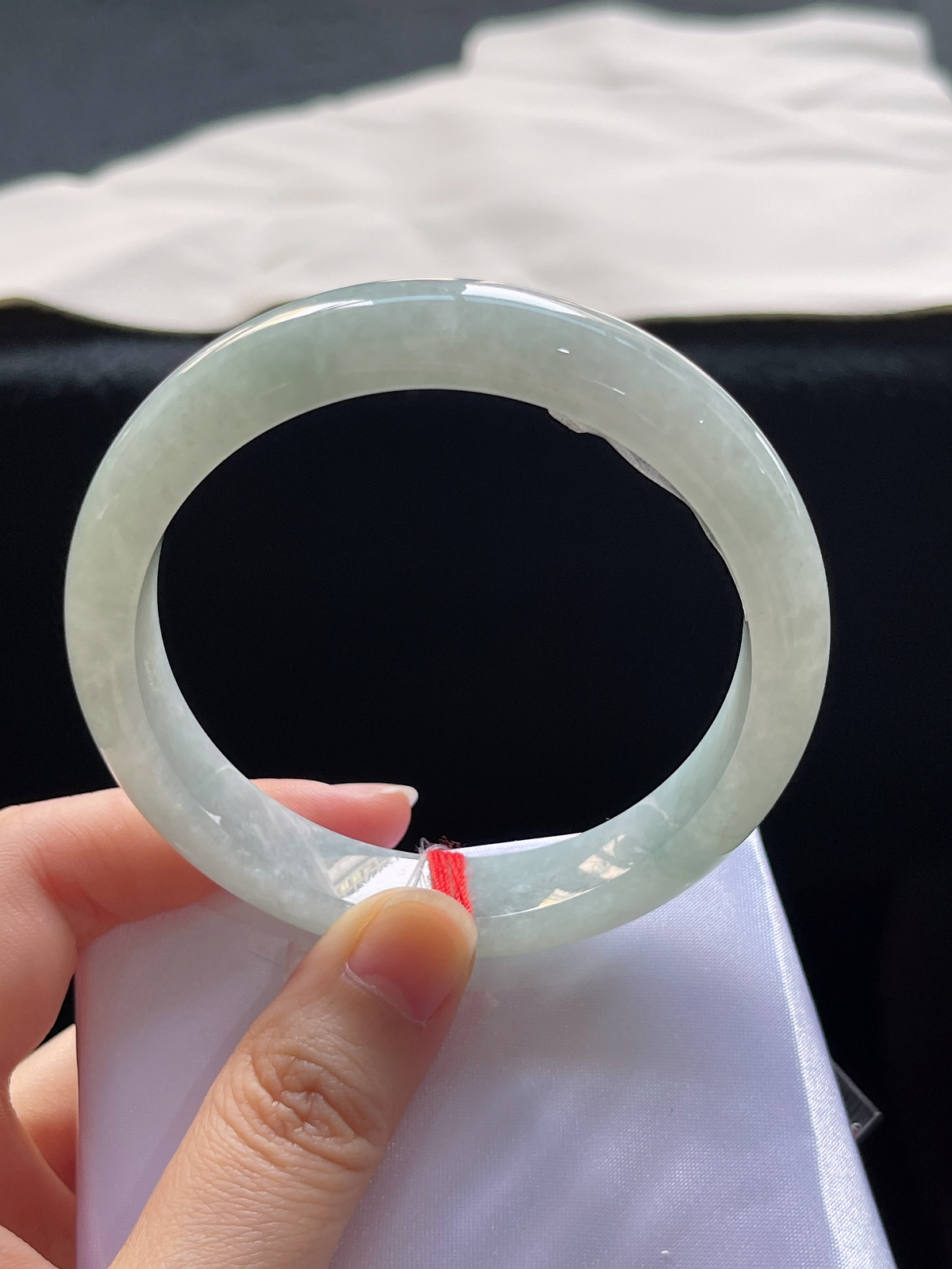 正圈58圈口，翡翠糯化种浅绿色手镯