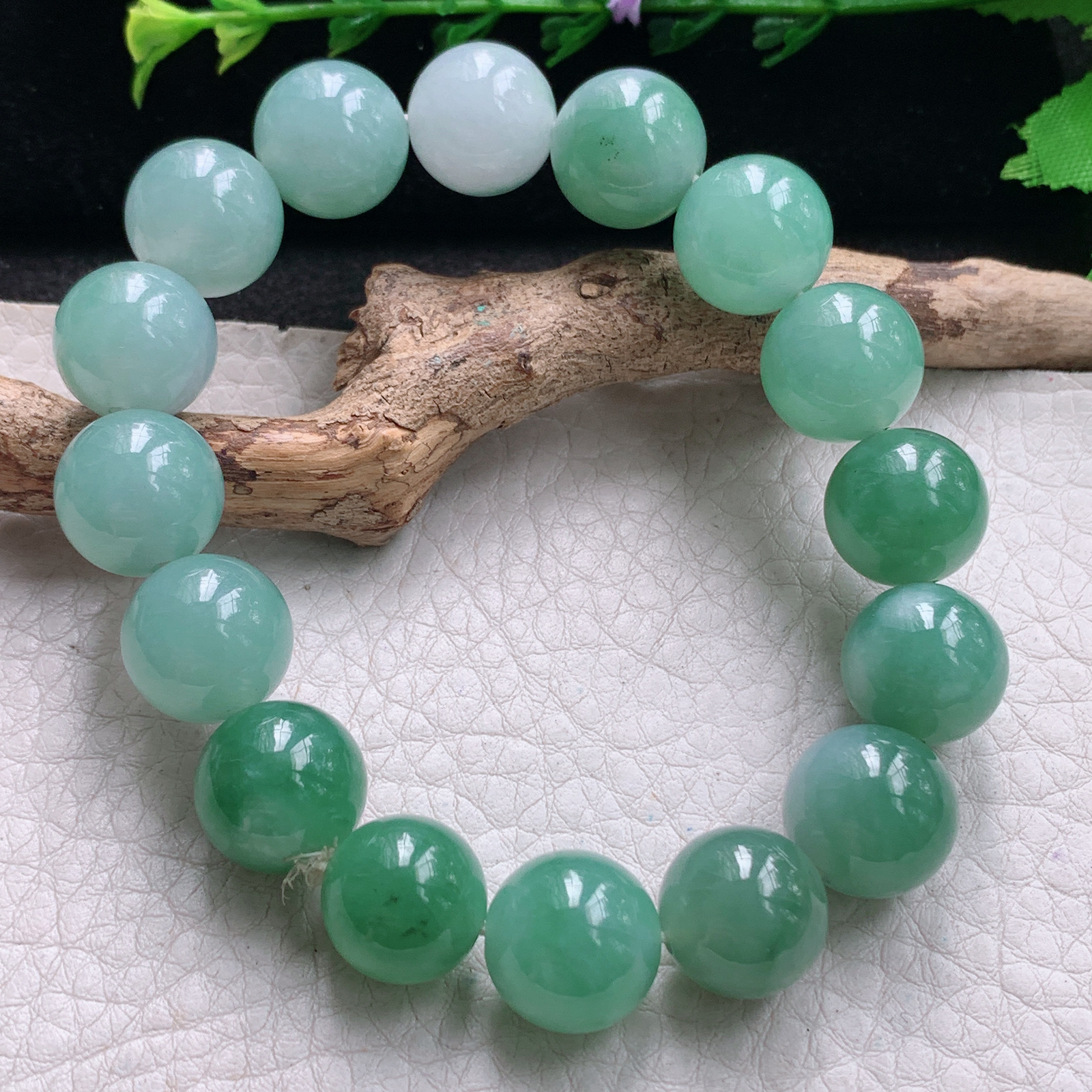 lz实拍 缅甸翡翠精雕冰润满绿饱满13.2mn圆珠玉手链 玉手串