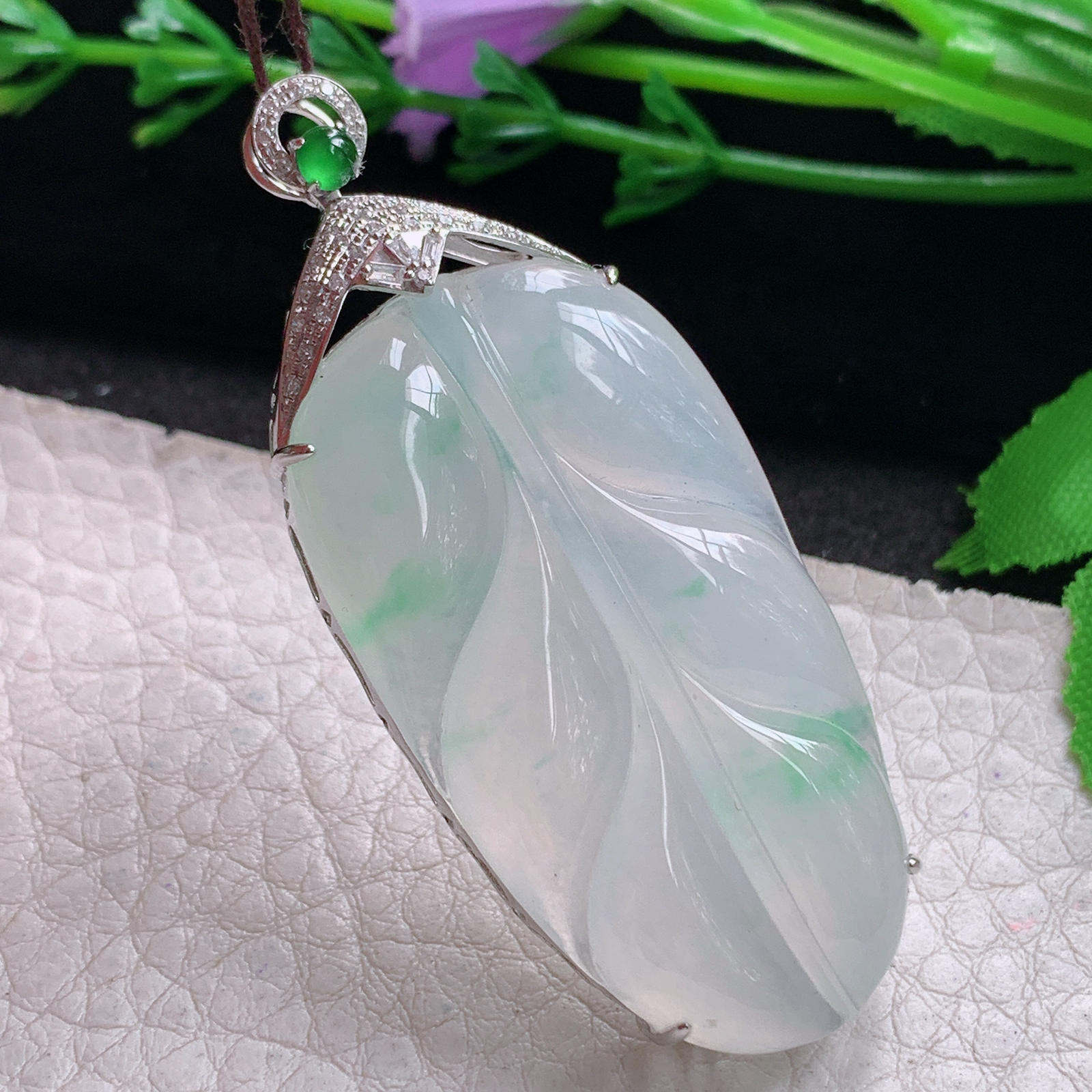 gp实拍56*23.7*7.8缅甸翡翠精雕冰飘绿花大业有成 叶子玉吊坠