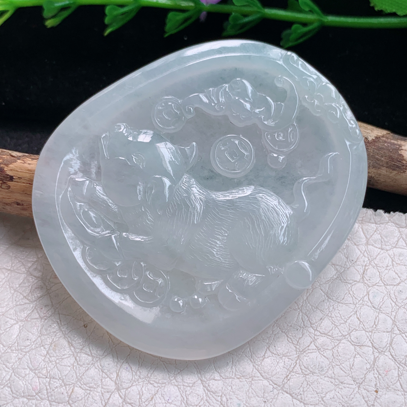 py实拍50.8*43*4.8缅甸翡翠精雕冰纯招财猪 生肖猪玉项坠 玉挂件