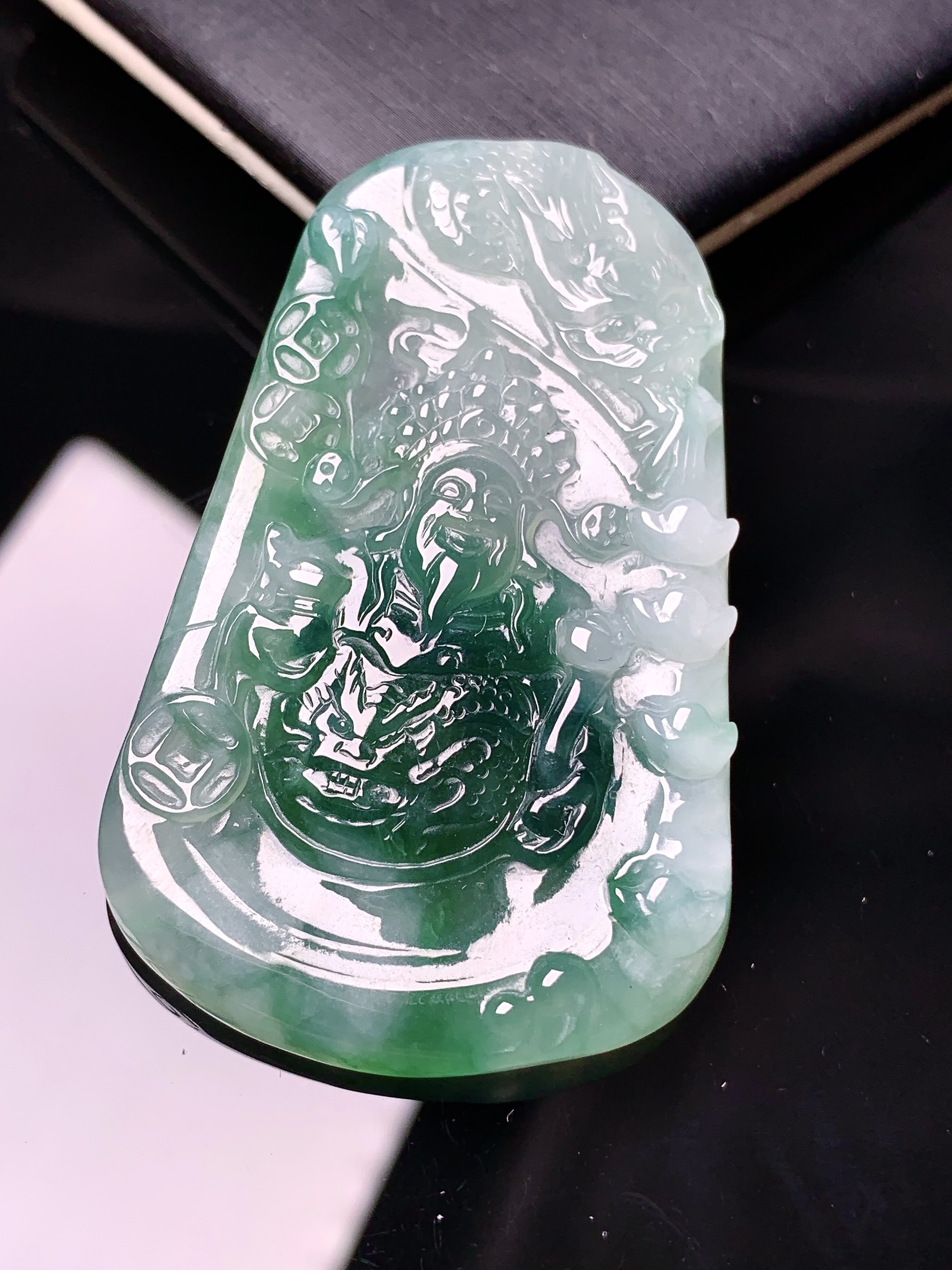 冰种飘绿黄财神吊坠 玉质细腻 色泽艳丽清新 水润亮眼 整体尺寸54*33.5*4.6d1