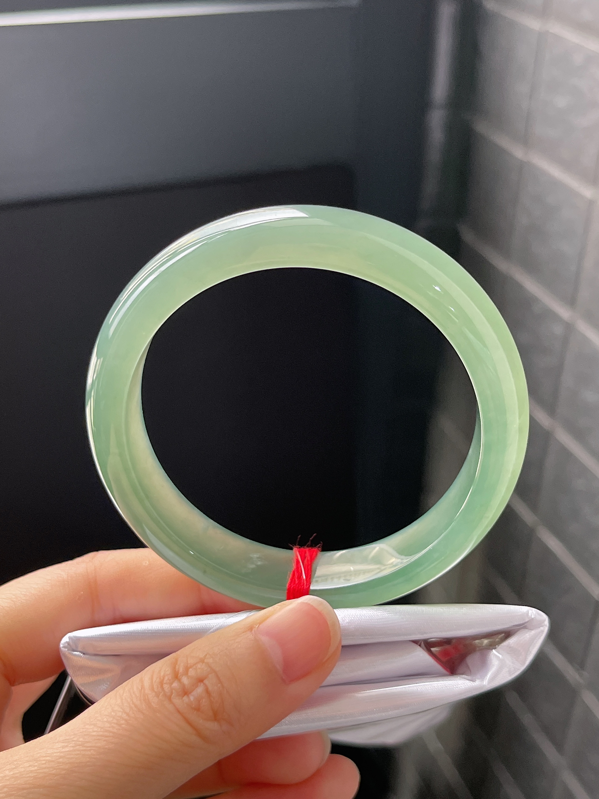 正圈55.6圈口，翡翠冰糯种绿色手镯