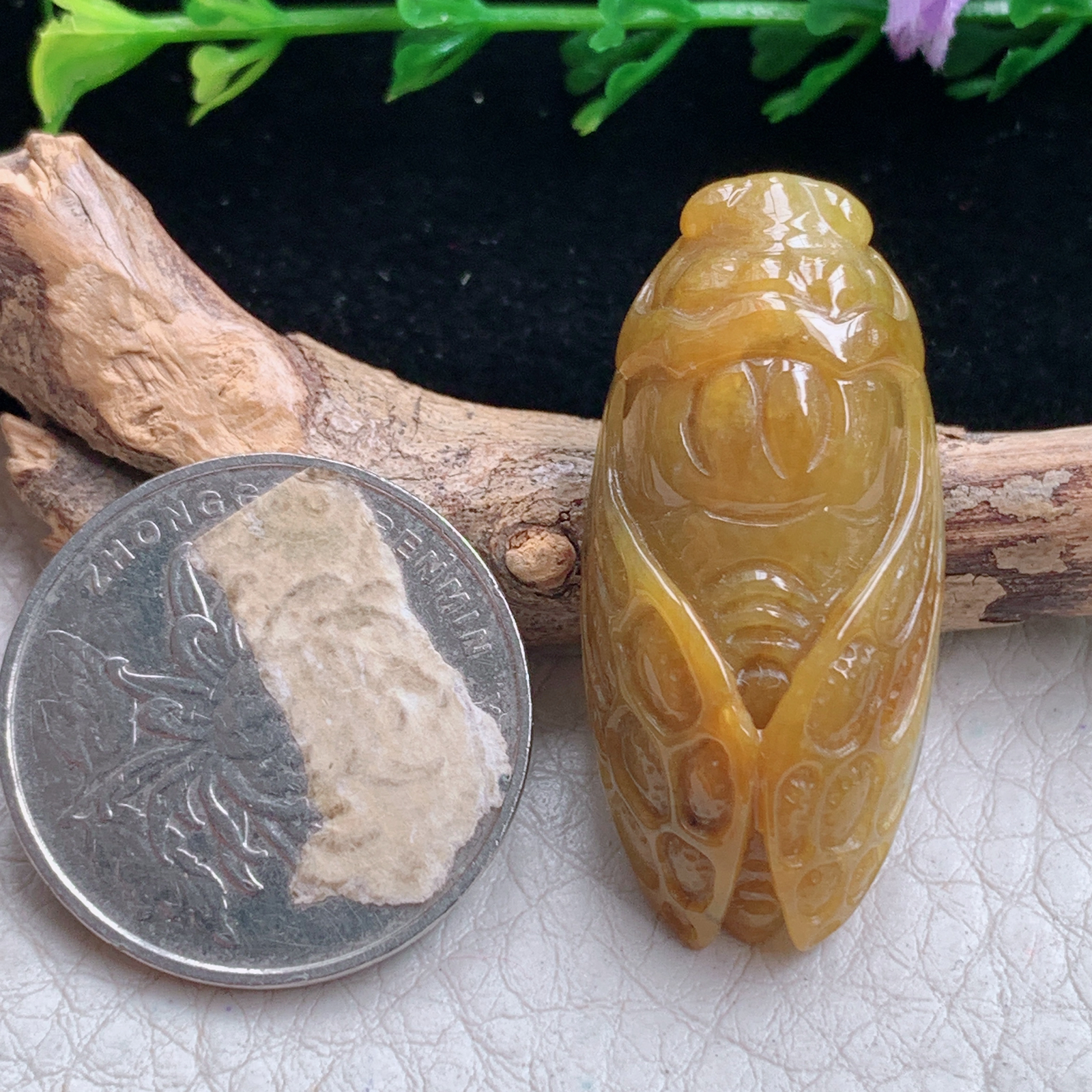 lz实拍36.3*17*10缅甸天然翡翠a货精雕黄翡一鸣惊人 蝉玉吊坠 玉挂件