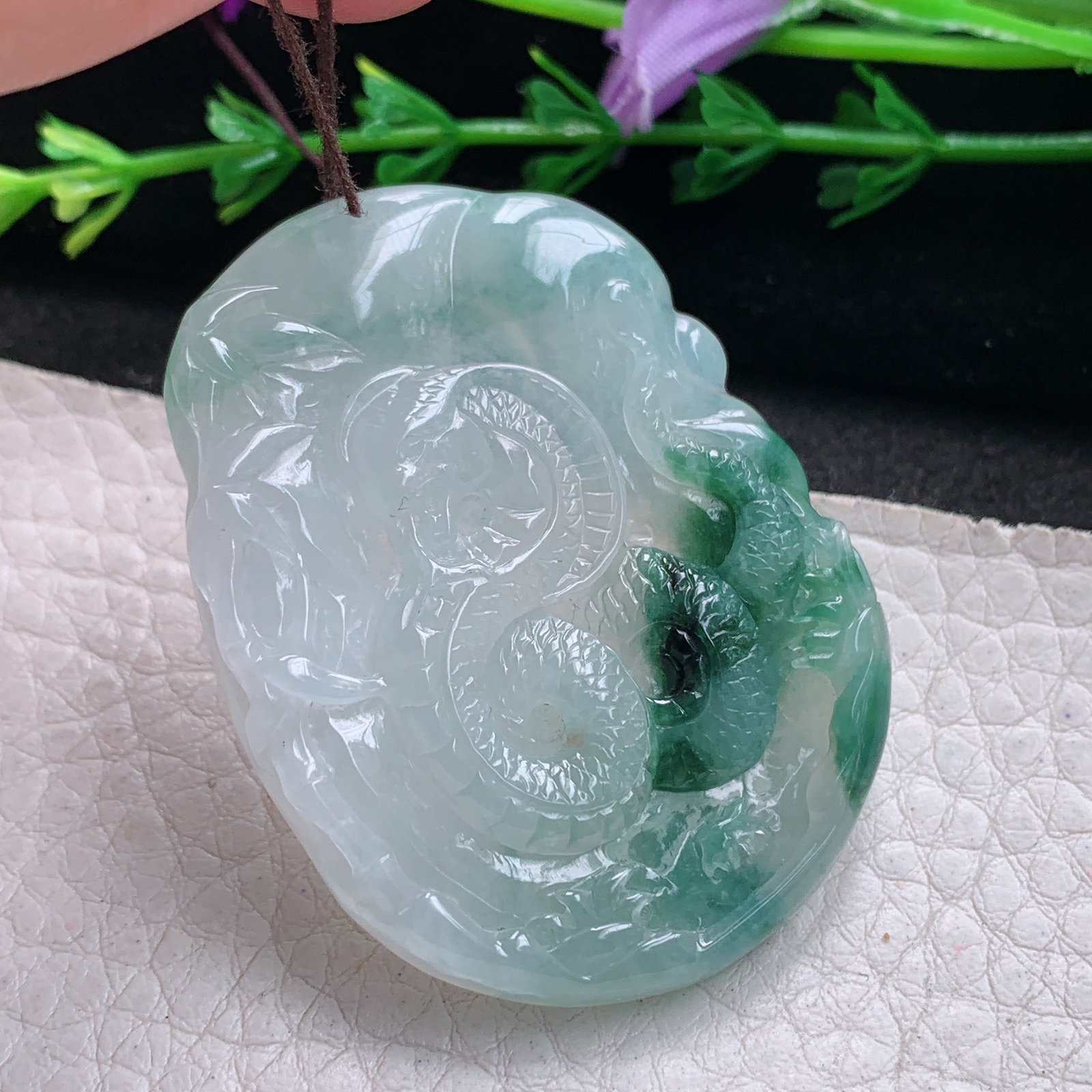 py实拍48.8*36.5*5.8缅甸翡翠精雕冰飘花腰缠万贯 生肖蛇玉项坠 玉挂件