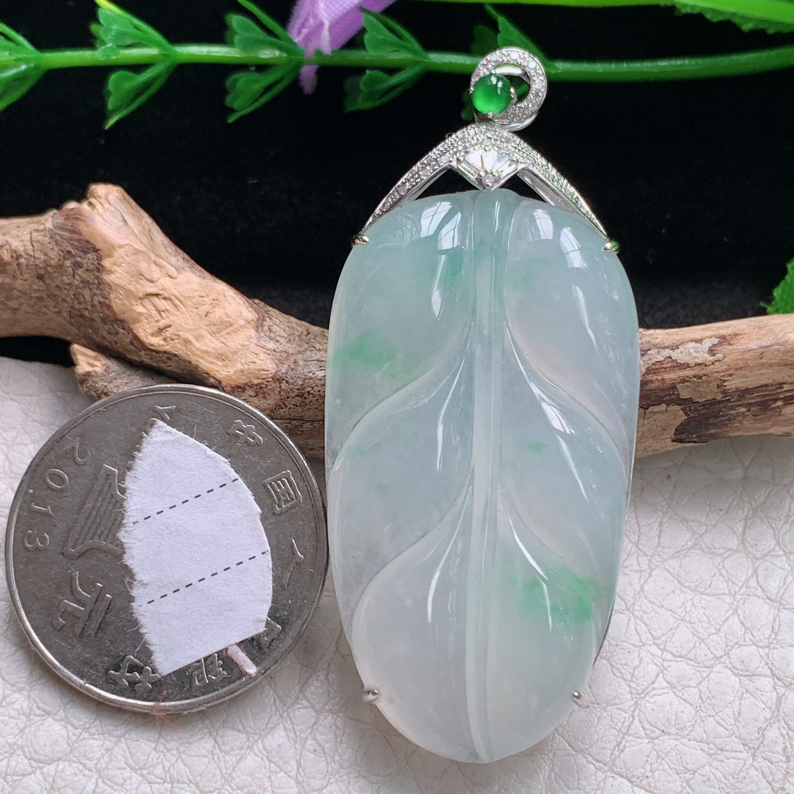 gp实拍56*23.7*7.8缅甸翡翠精雕冰飘绿花大业有成 叶子玉吊坠