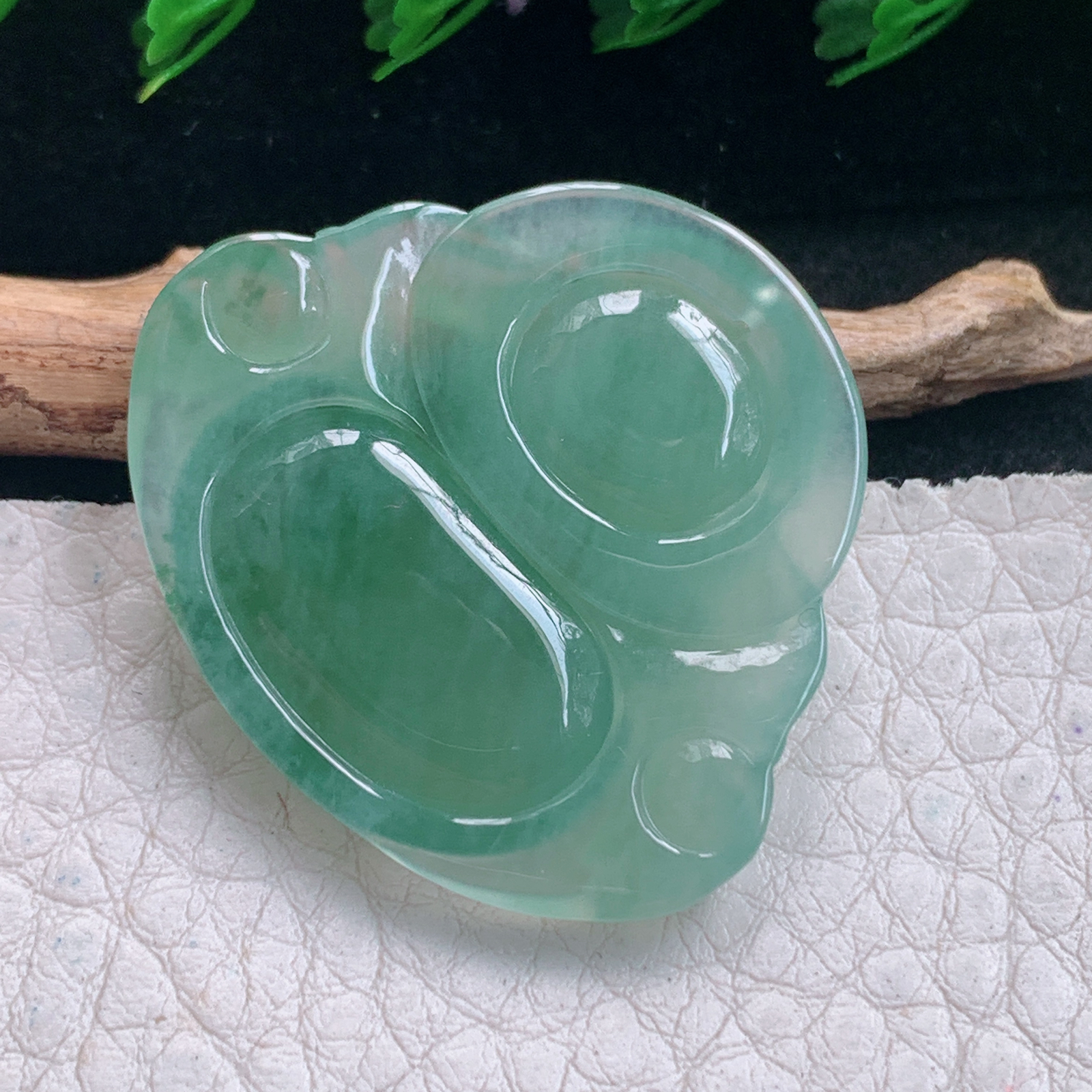 gp实拍29.6*33.9*6缅甸翡翠精雕冰油绿饱满佛公 开心佛玉吊坠