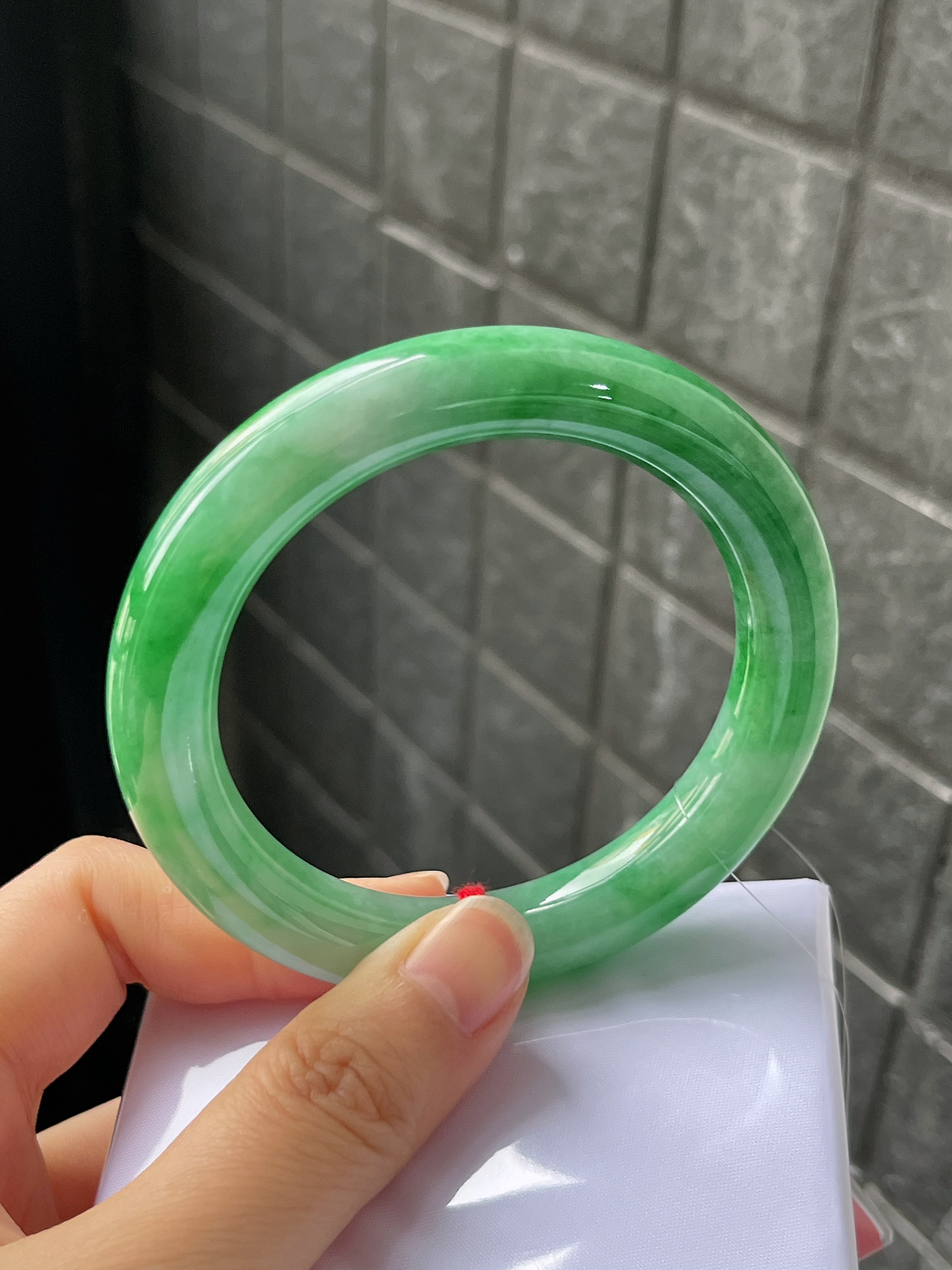 圆镯54.3圈口，翡翠糯化种绿色手镯