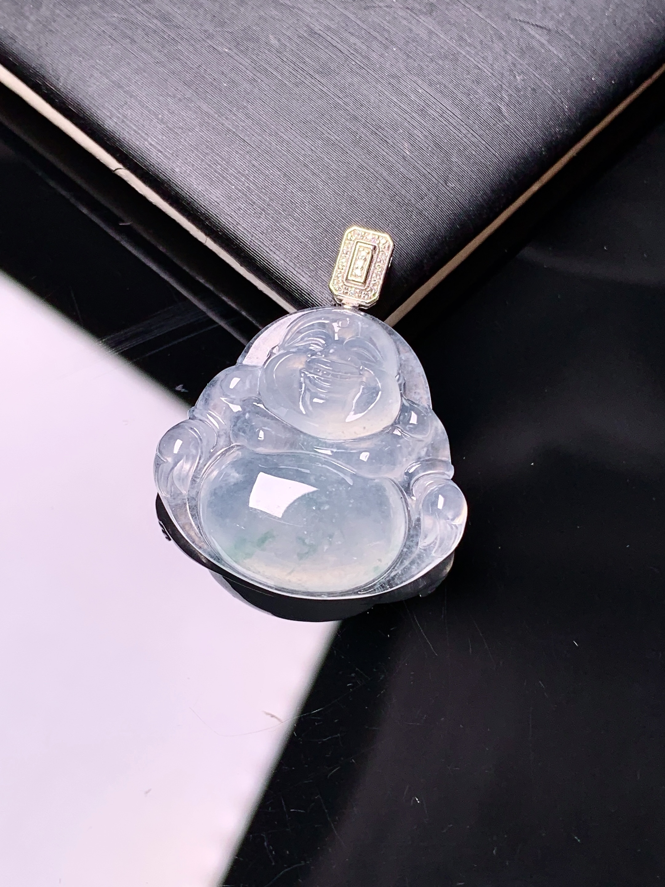 18k金钻镶嵌冰种佛公吊坠 玉质细腻 色泽艳丽清新 水润亮眼 整体尺寸27.3*22.8*5.8d1