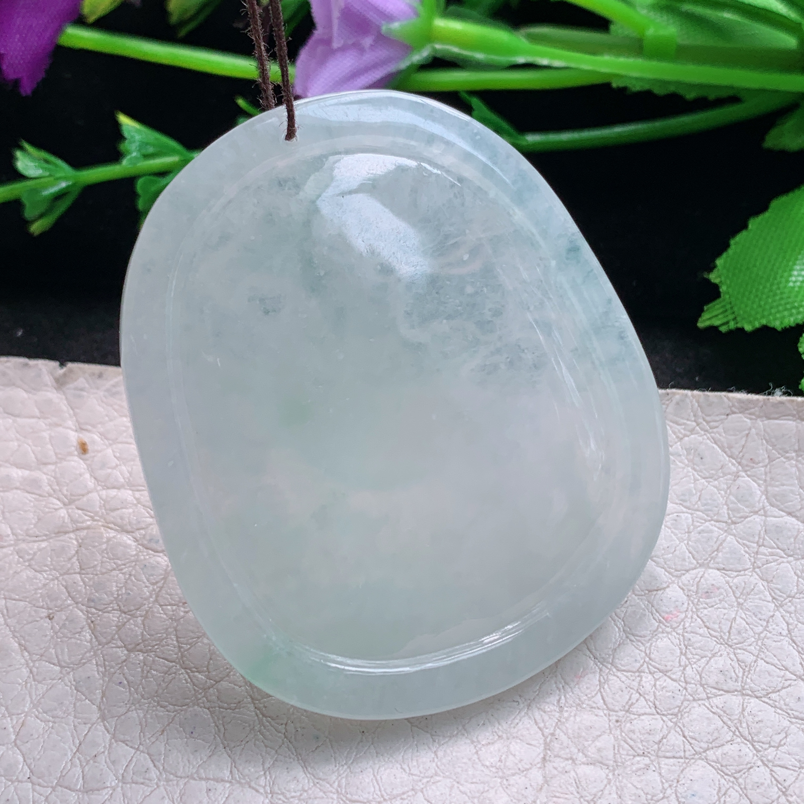 py实拍49.5*42.5*5.2缅甸翡翠精雕冰润浅绿飞马 生肖马玉项坠 玉挂件