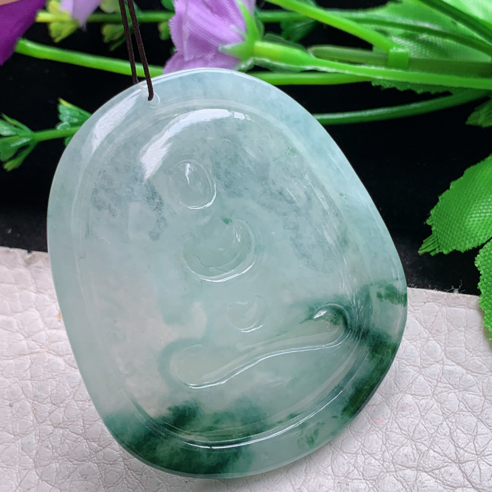 py实拍54*46.5*5.8缅甸翡翠精雕冰飘花持莲观音 玉观音玉项坠 玉挂件