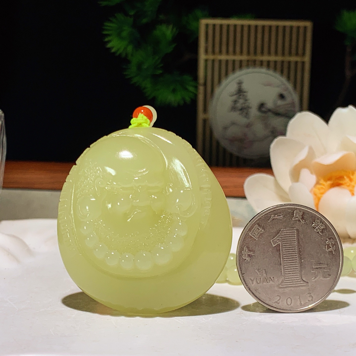 新疆若羌黄口料达摩挂件。尺寸43/40/14重62克 玉质细腻油润 底色纯净 脂粉好，品质好。lt260318