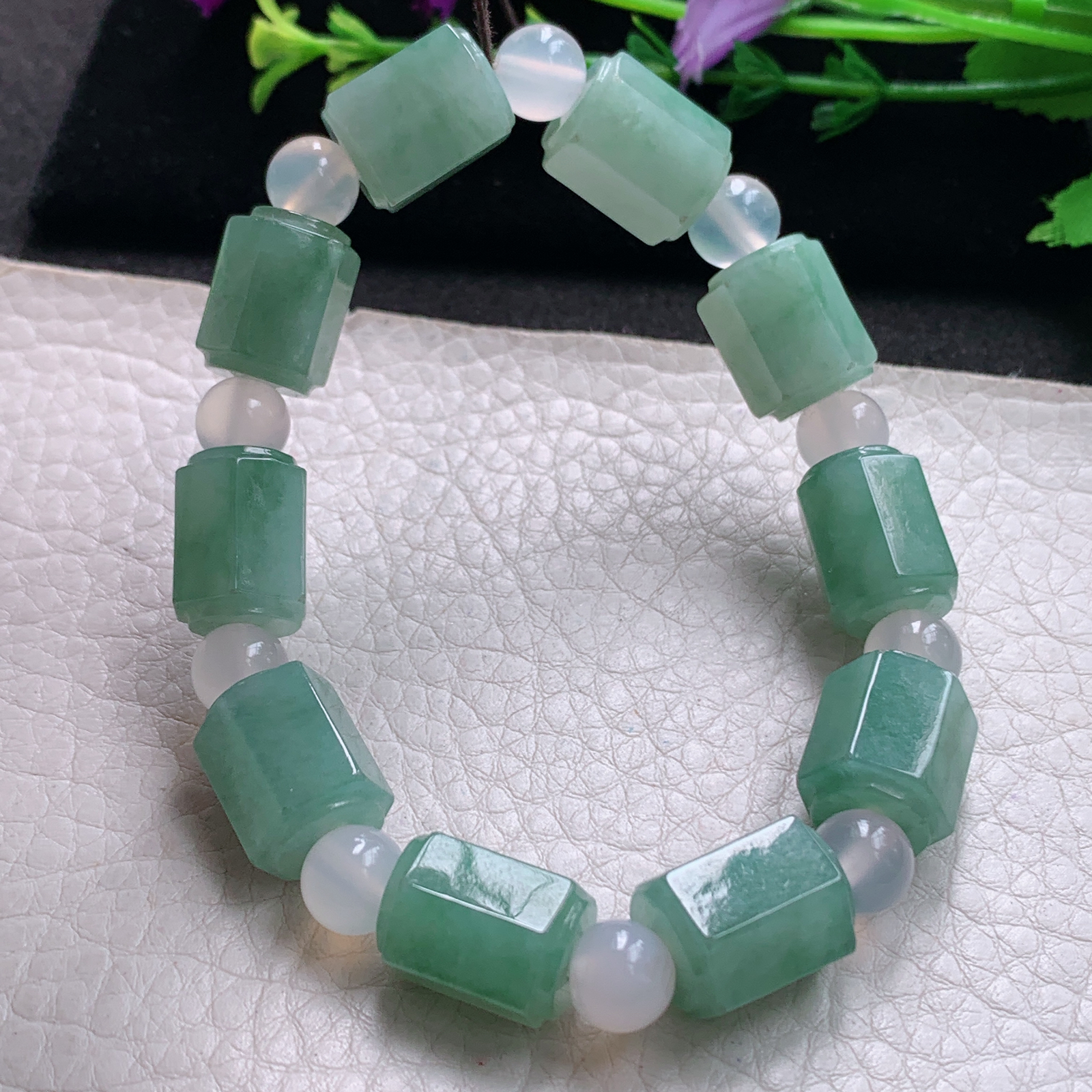 lz实拍14.5*10.8缅甸翡翠精雕冰飘花清爽满绿六六顺玉手链 玉手串