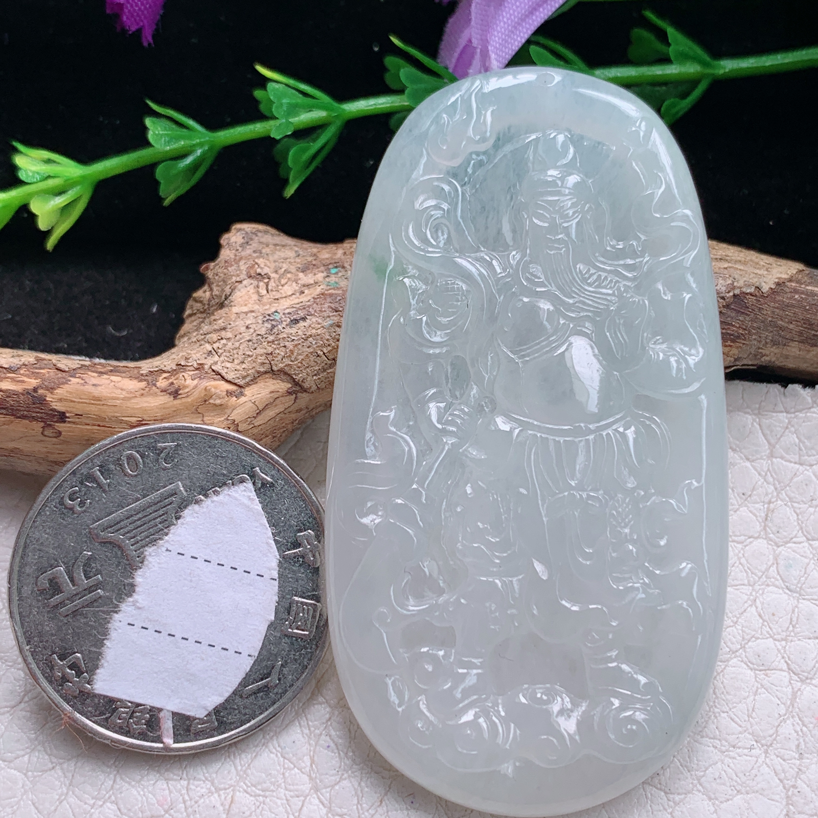 py实拍57.5*30.6*4.8缅甸翡翠精雕冰透关二爷 关公玉项坠 玉挂件