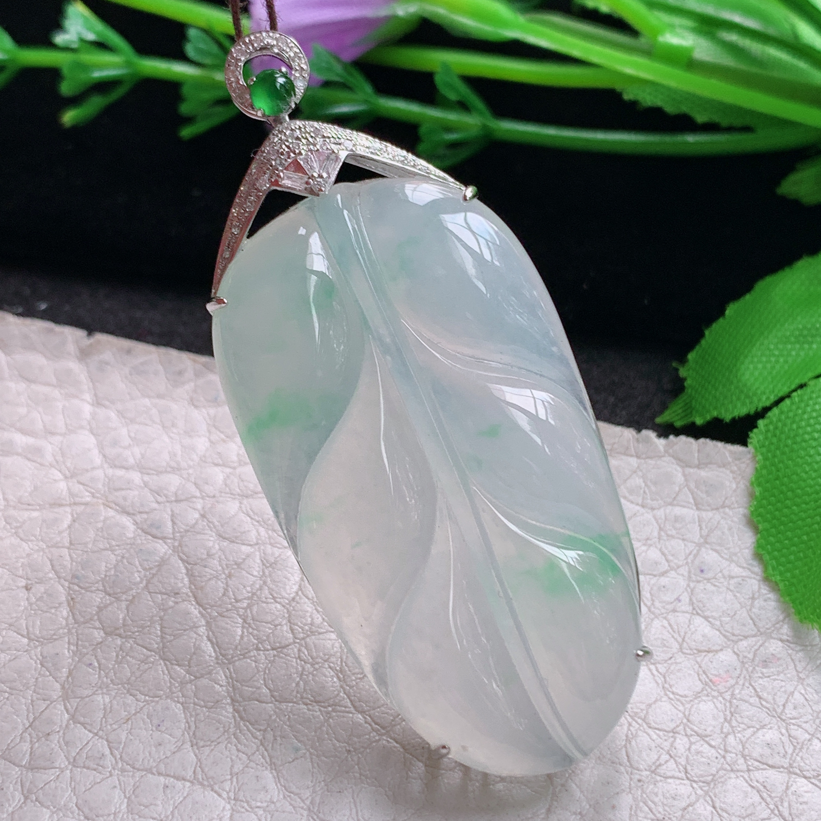 gp实拍56*23.7*7.8缅甸翡翠精雕冰飘绿花大业有成 叶子玉吊坠