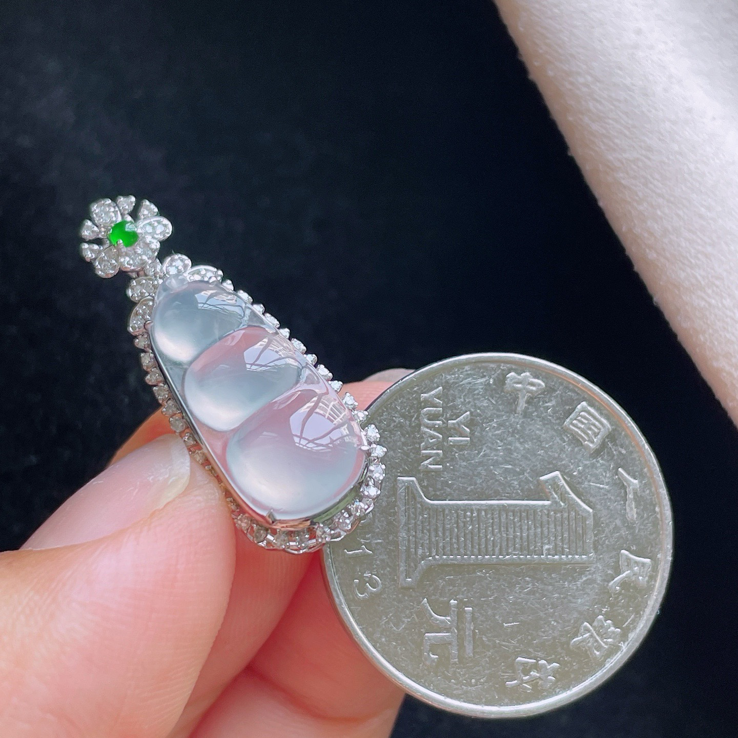 18K 冰种·福豆

整29.5-11.3-8.2
裸19.3-9.2-3