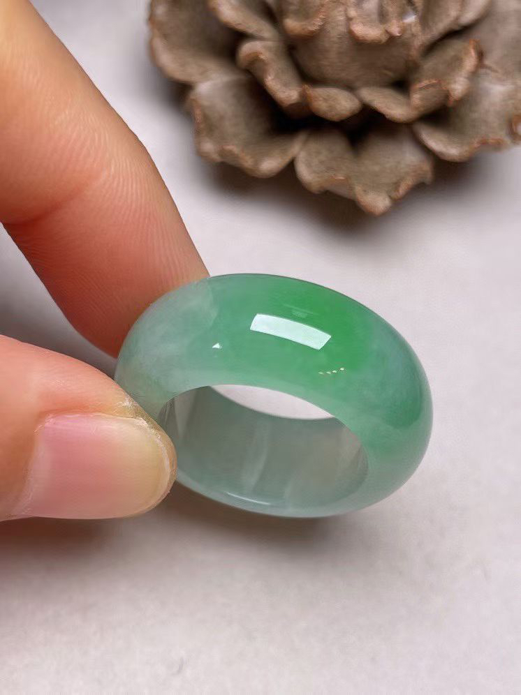 冰糯种飘绿【指环】种水好，玉质细腻 ，卖相好‘