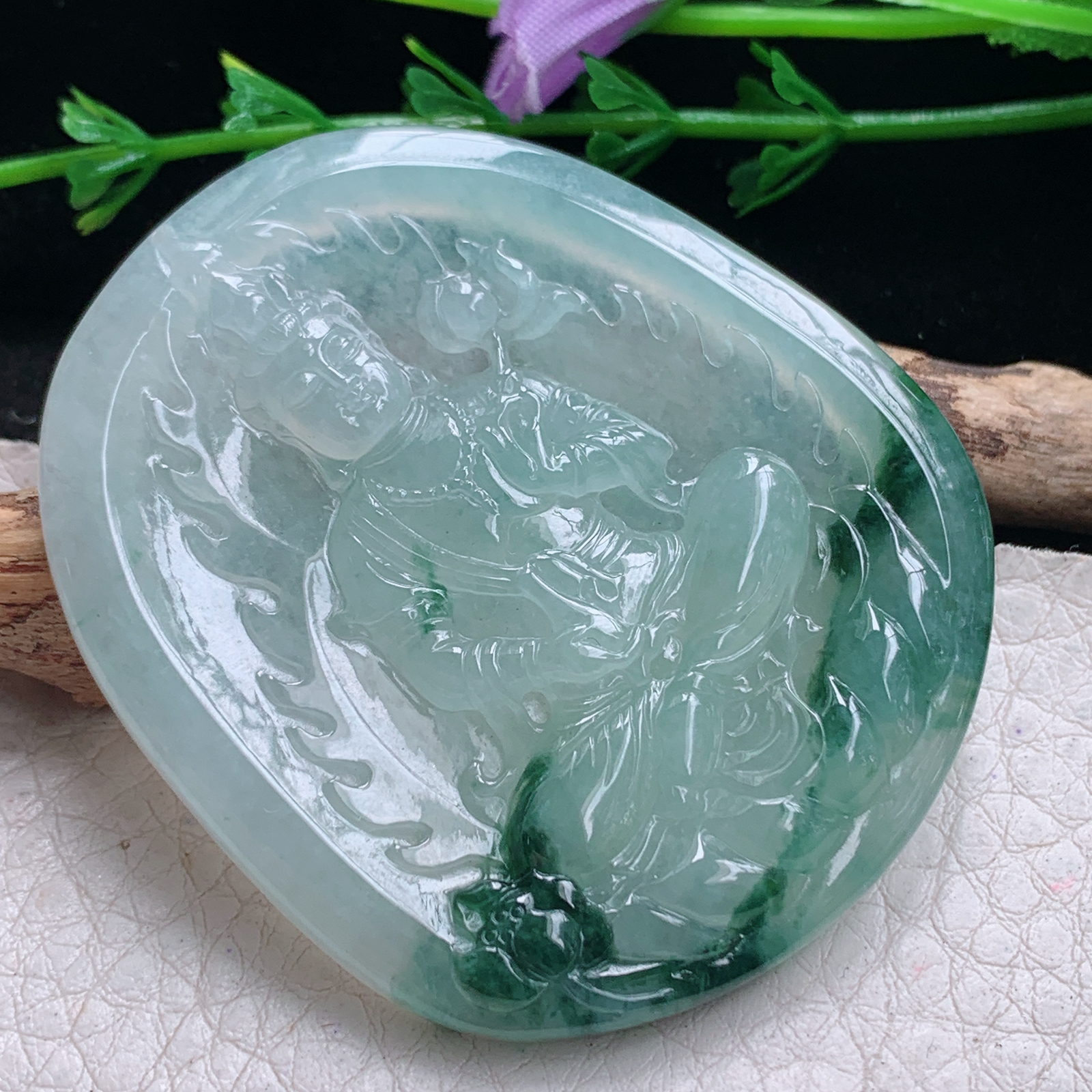 py实拍54*46.5*5.8缅甸翡翠精雕冰飘花持莲观音 玉观音玉项坠 玉挂件