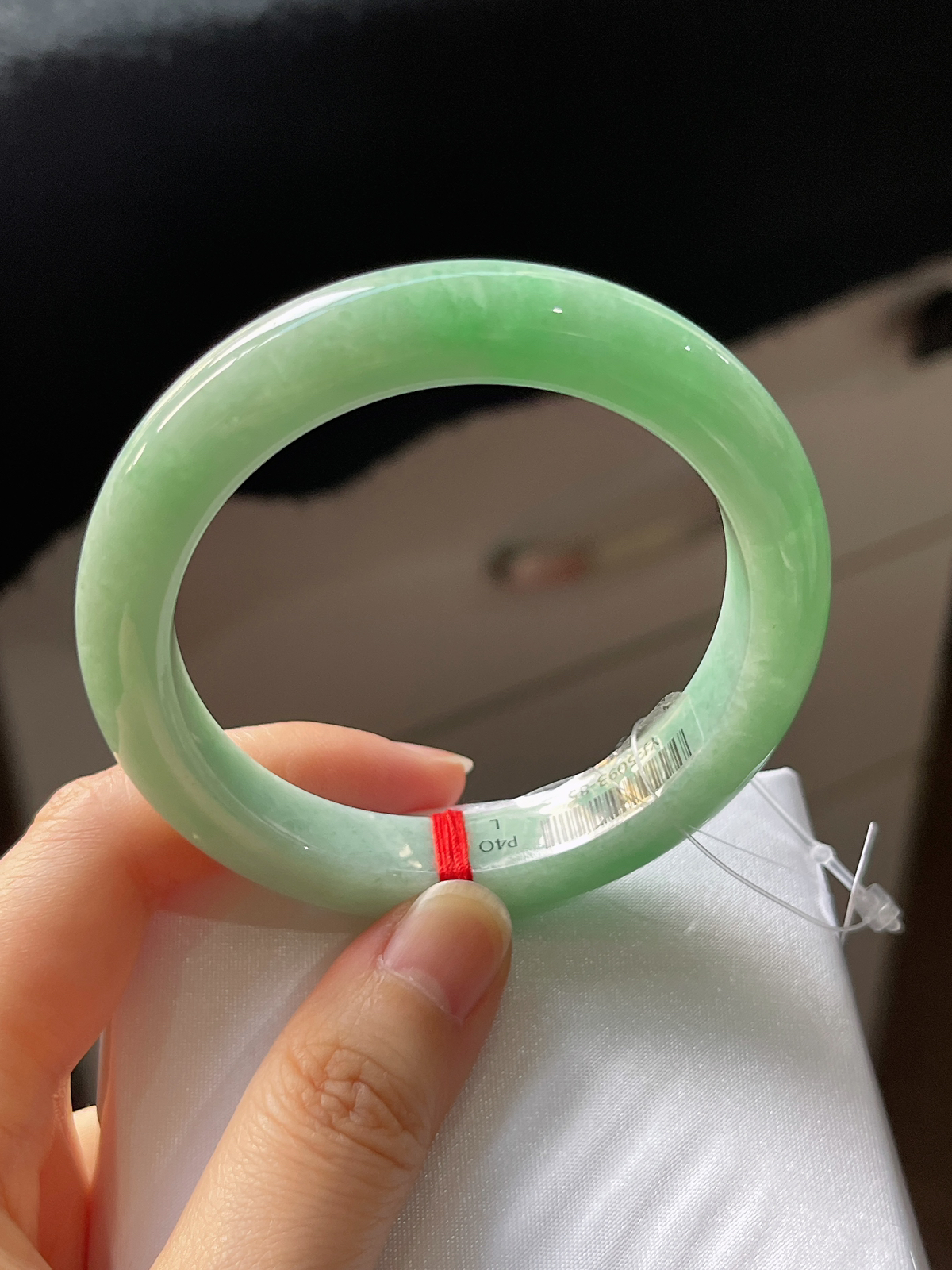 正圈53.2圈口，翡翠糯化种淡绿色手镯