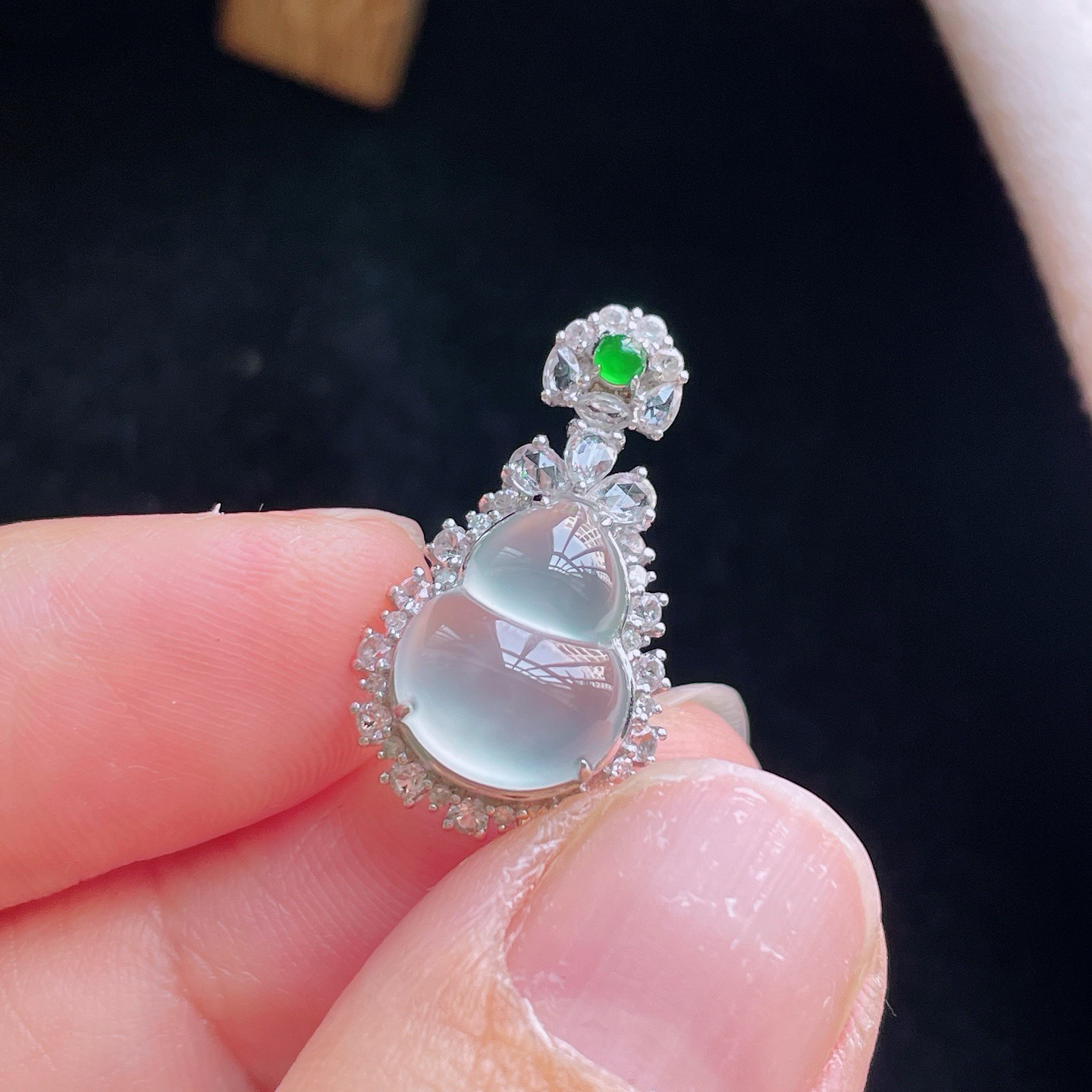 18K 冰种·葫芦

整21.9-12.6-8.7
裸11.4-9.4-3.3