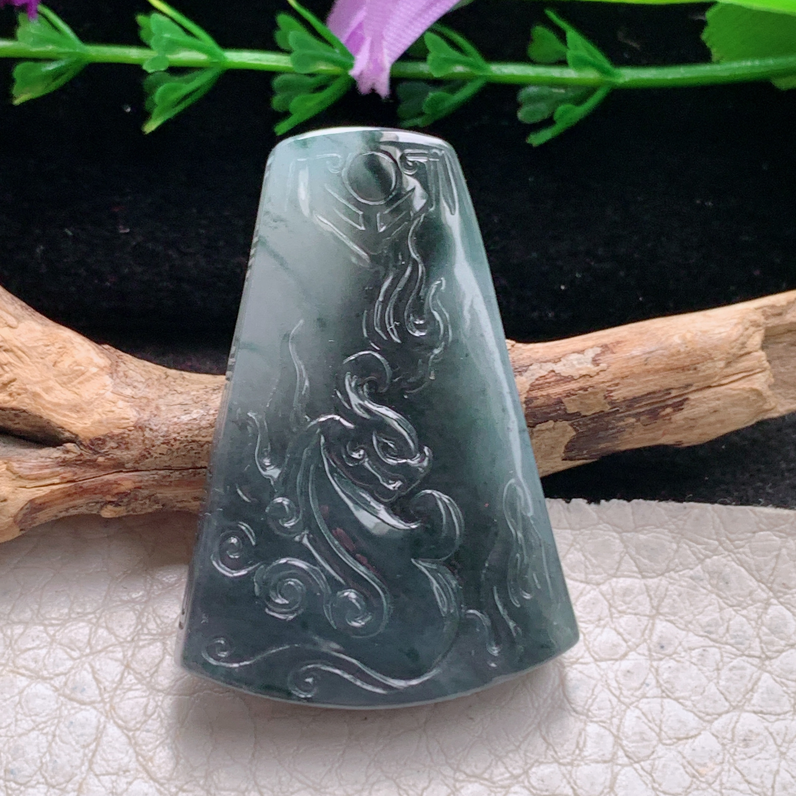 lz实拍41.3*28.8*6特色双彩缅甸天然翡翠a货精雕龙行天下 龙牌玉吊坠 玉挂件