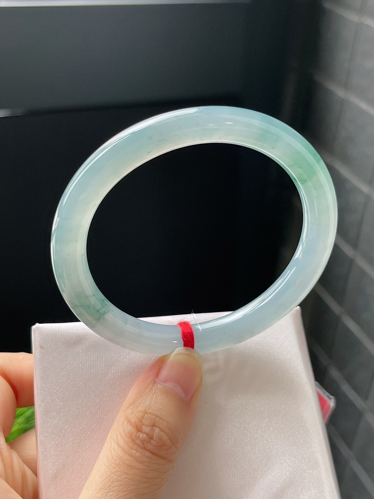 贵妃镯55.5圈口，翡翠冰糯种飘花手镯