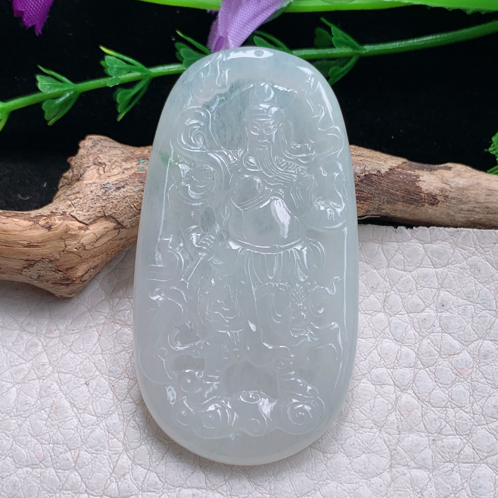 py实拍57.5*30.6*4.8缅甸翡翠精雕冰透关二爷 关公玉项坠 玉挂件