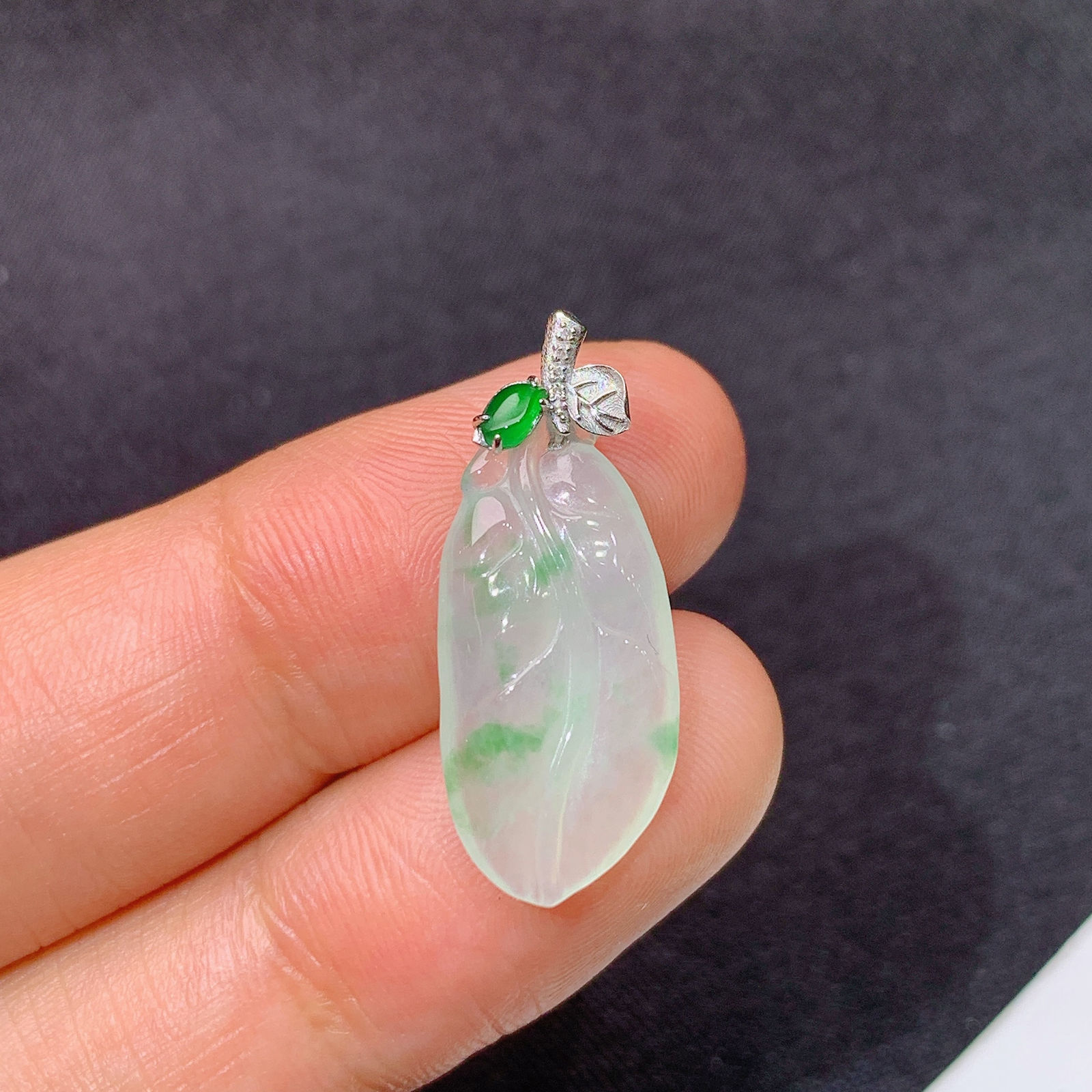 冰飘花树叶吊坠，18k金镶嵌，冰润细腻，种水足，J34 尺寸24.8*9.6*3.3