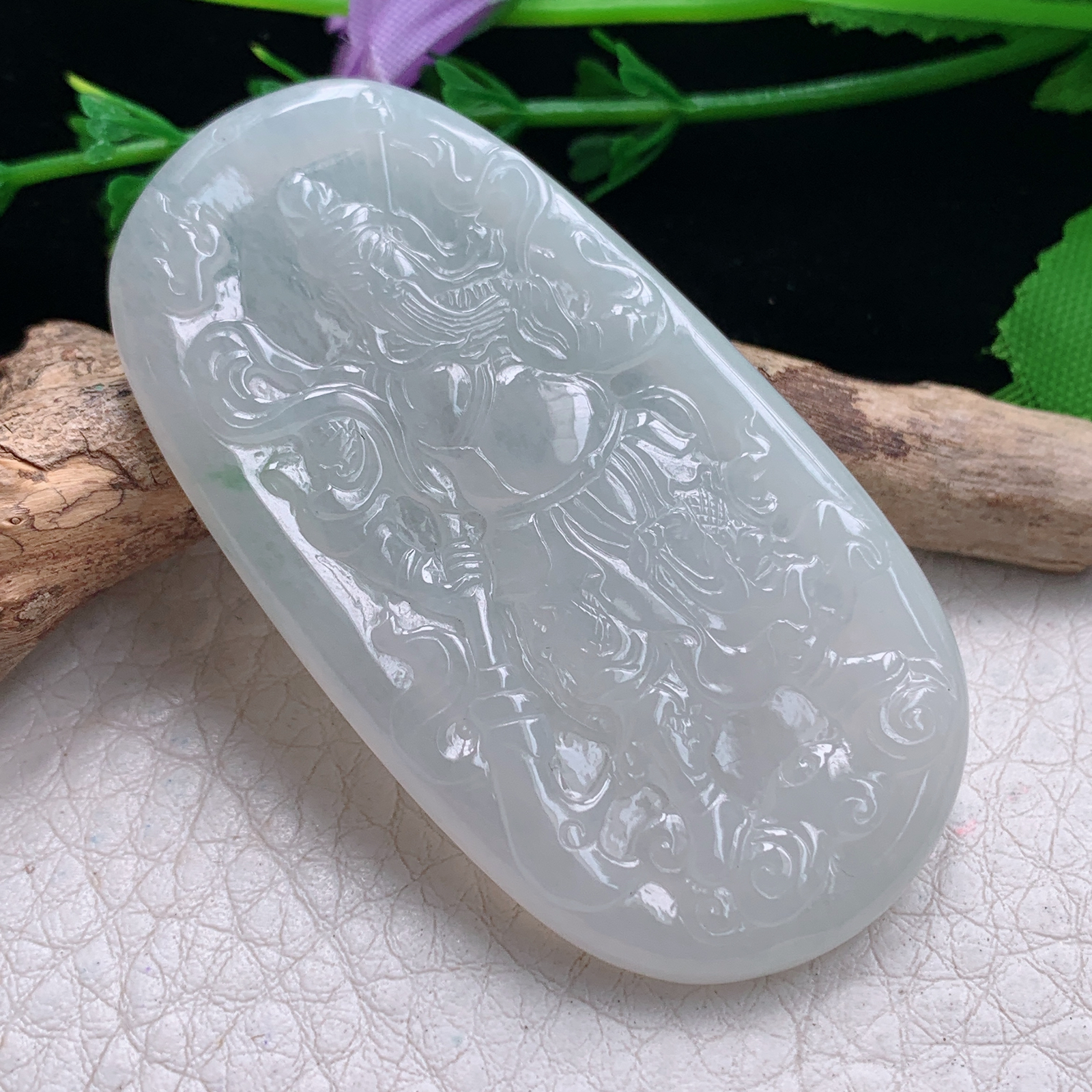 py实拍57.5*30.6*4.8缅甸翡翠精雕冰透关二爷 关公玉项坠 玉挂件