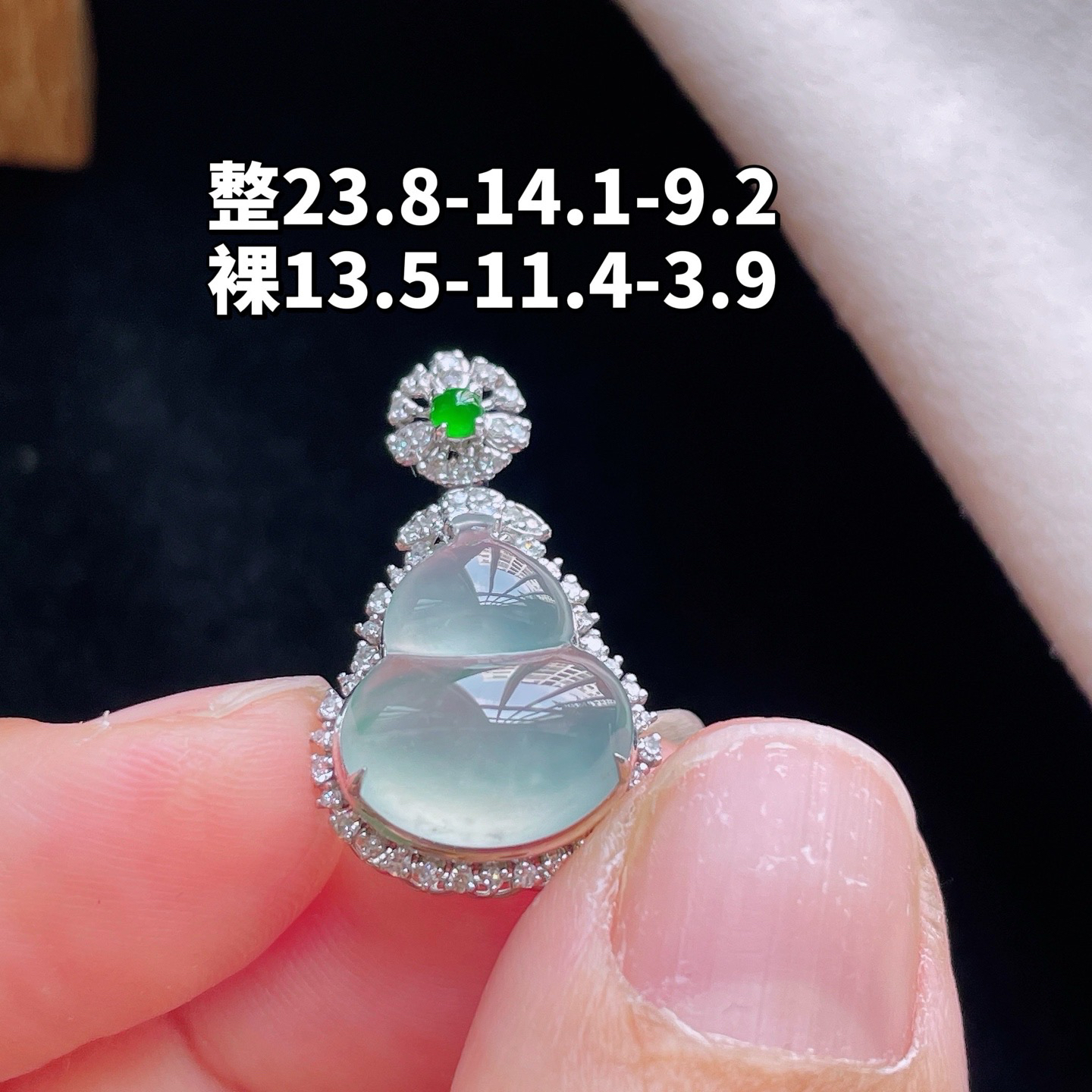 18K 冰种·葫芦

整23.8-14.1-9.2
裸13.5-11.4-3.9