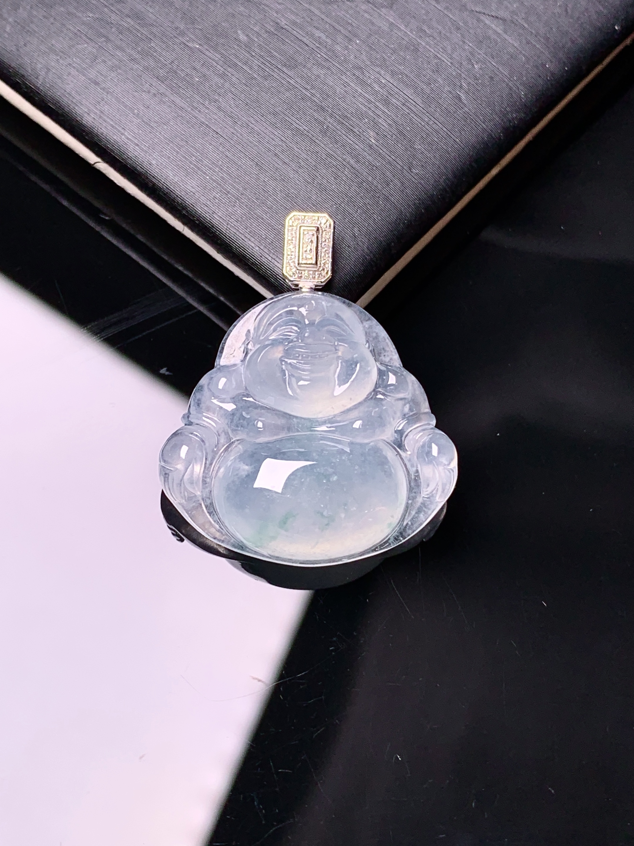 18k金钻镶嵌冰种佛公吊坠 玉质细腻 色泽艳丽清新 水润亮眼 整体尺寸27.3*22.8*5.8d1