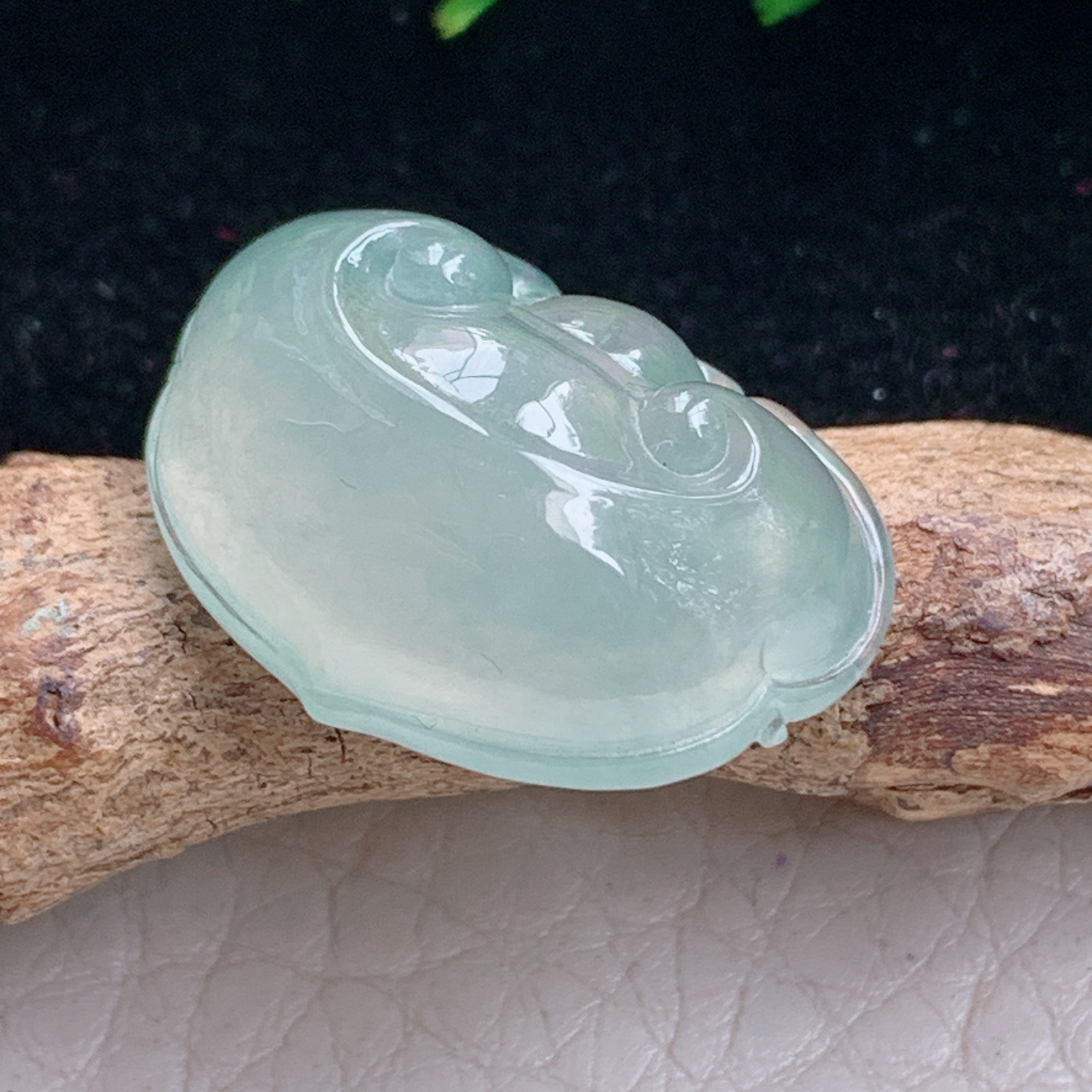 lz实拍16.5*22*8.5缅甸天然翡翠a货精雕冰晴饱满如意头玉吊坠 玉挂件