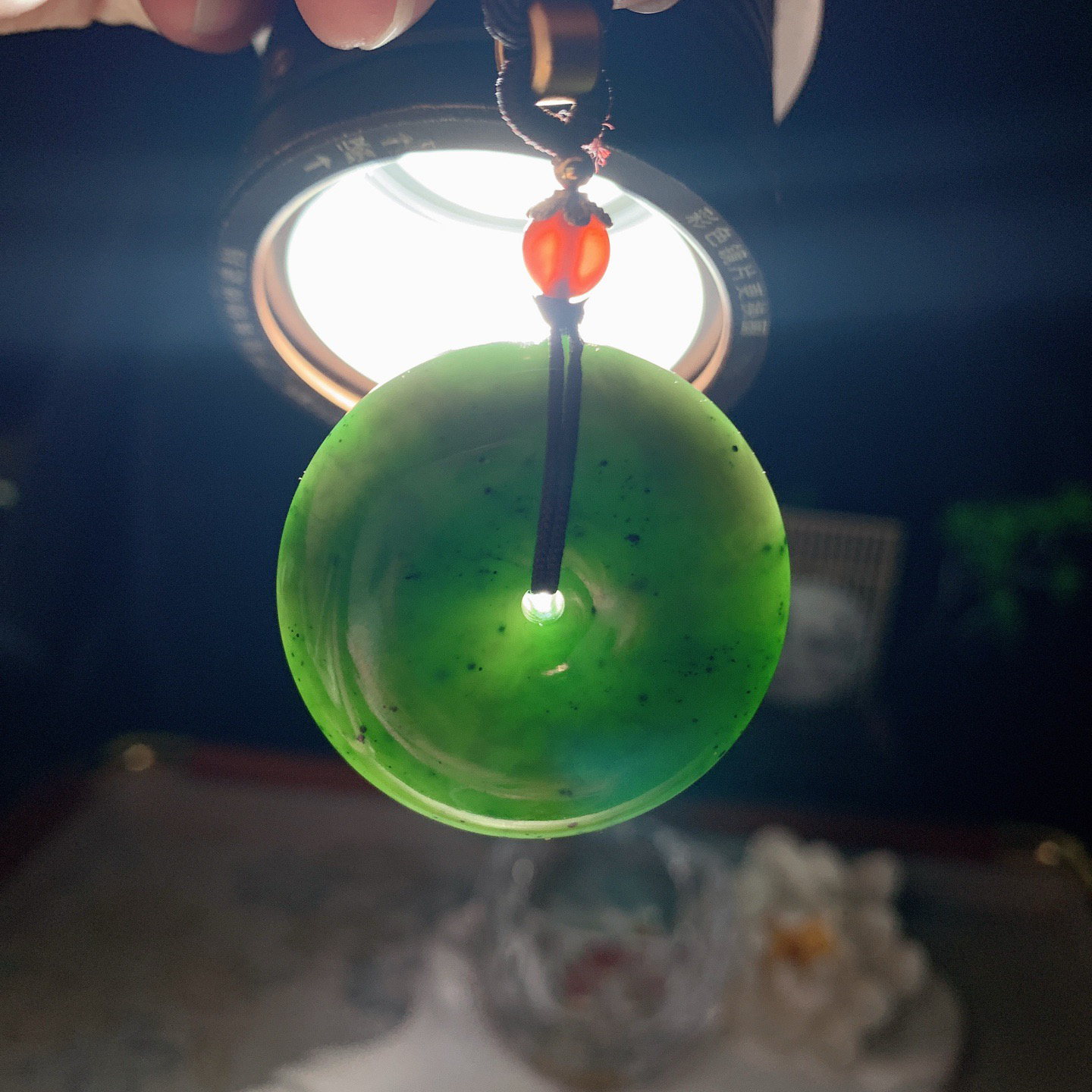 和田玉菠菜绿俄罗斯碧玉平安扣挂件 尺寸36/14重41克。玉质细腻油润。手推出油。佩戴高端典雅。lt260318