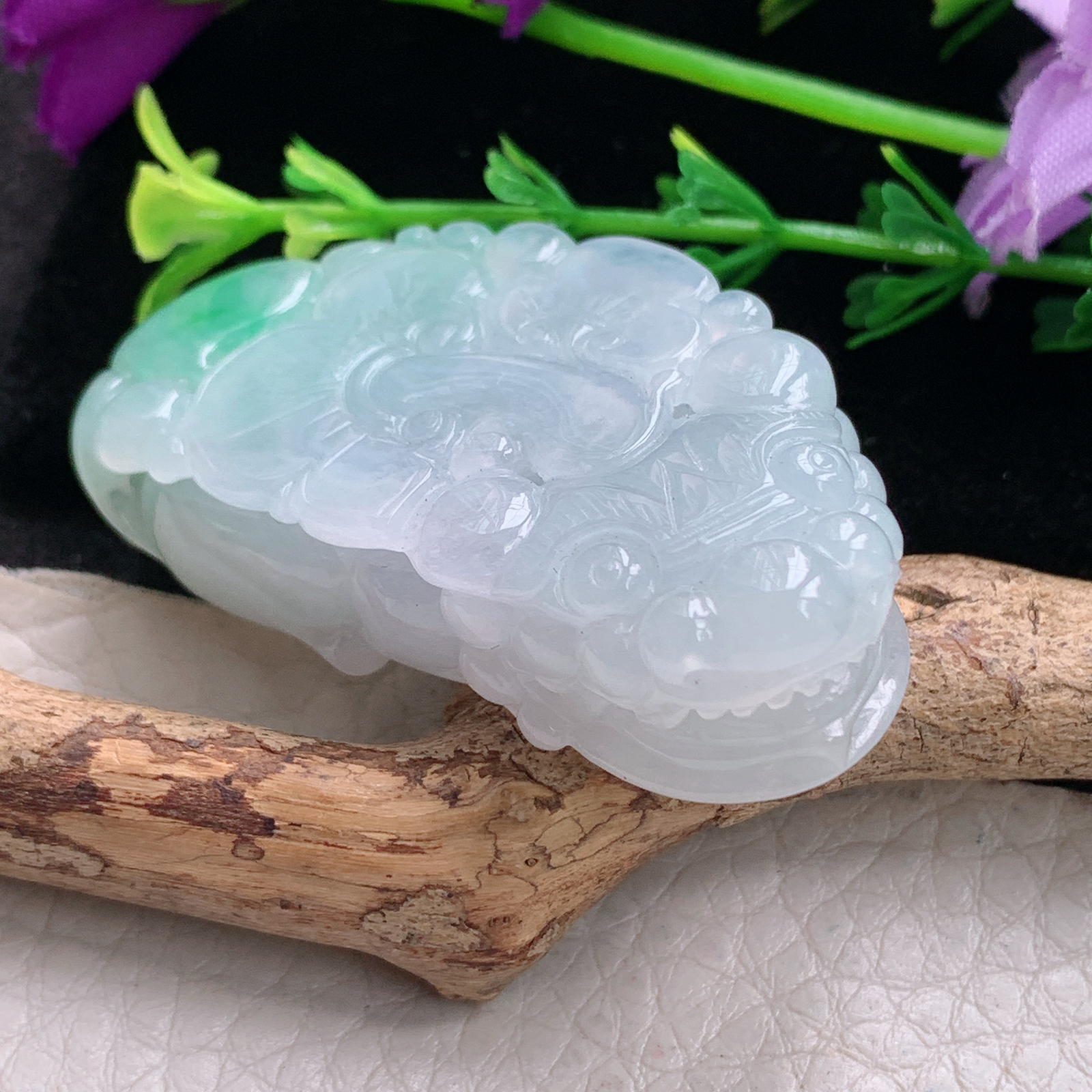 gp实拍46*23.6*12缅甸翡翠精雕清新飘绿大气招财貔貅 玉皮休玉吊坠