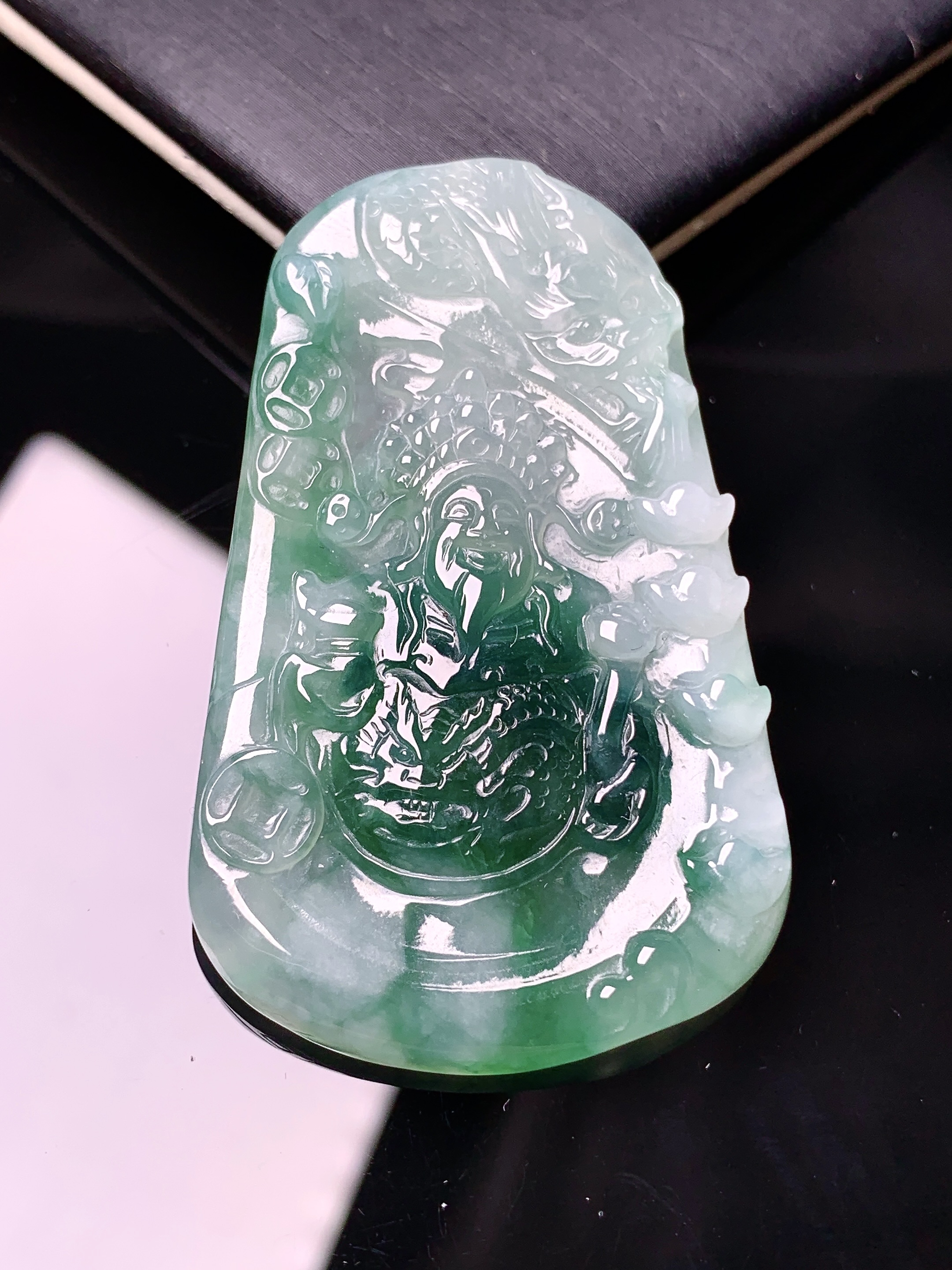 冰种飘绿黄财神吊坠 玉质细腻 色泽艳丽清新 水润亮眼 整体尺寸54*33.5*4.6d1