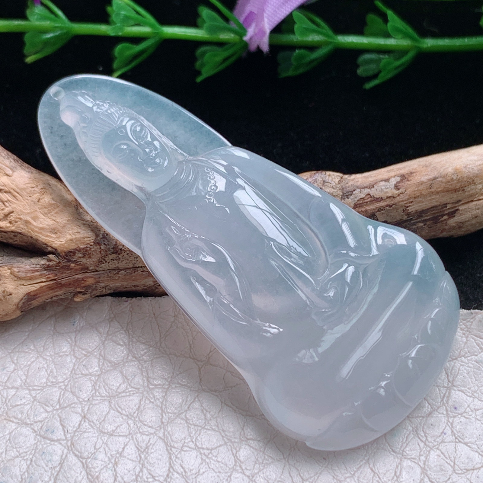 lz实拍53*26.2*5.6缅甸天然翡翠a货精雕冰起光持瓶观音玉吊坠 玉挂件