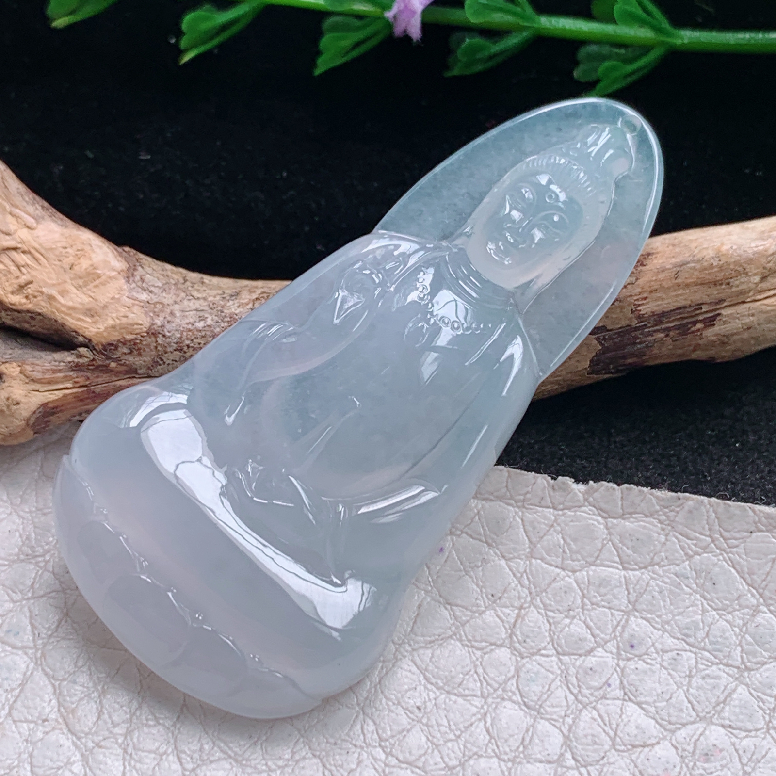 lz实拍53*26.2*5.6缅甸天然翡翠a货精雕冰起光持瓶观音玉吊坠 玉挂件