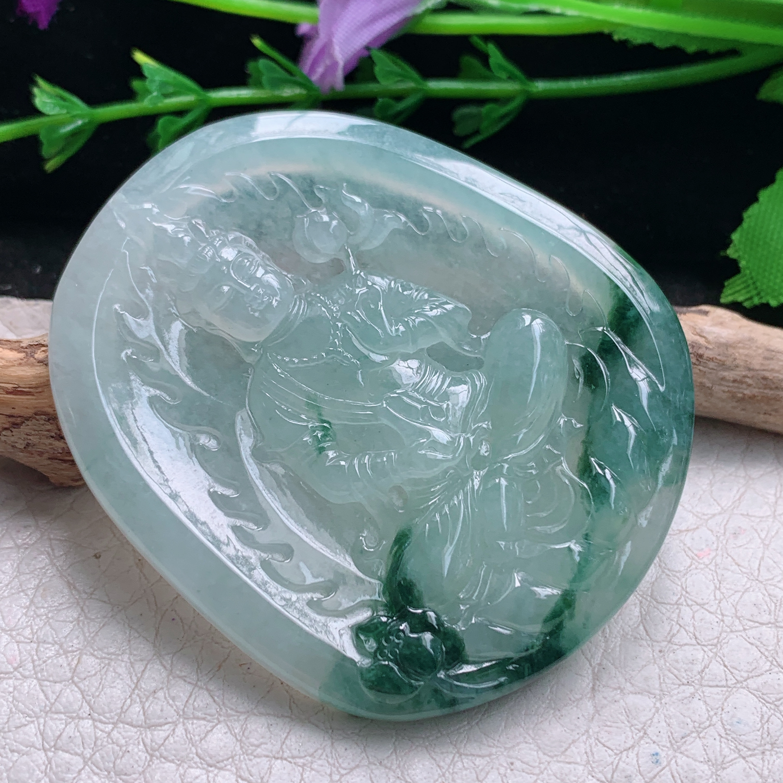 py实拍54*46.5*5.8缅甸翡翠精雕冰飘花持莲观音 玉观音玉项坠 玉挂件