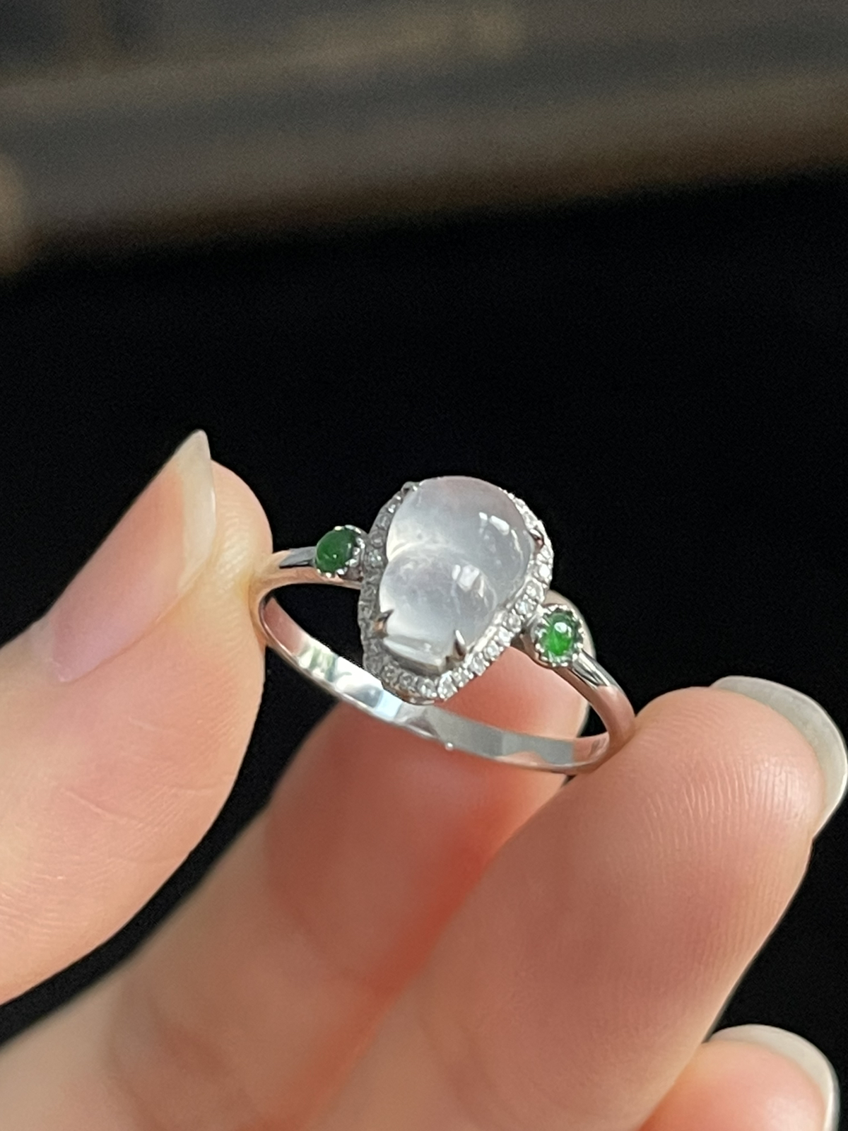 翡翠女戒，印记：G18K,伴钻石