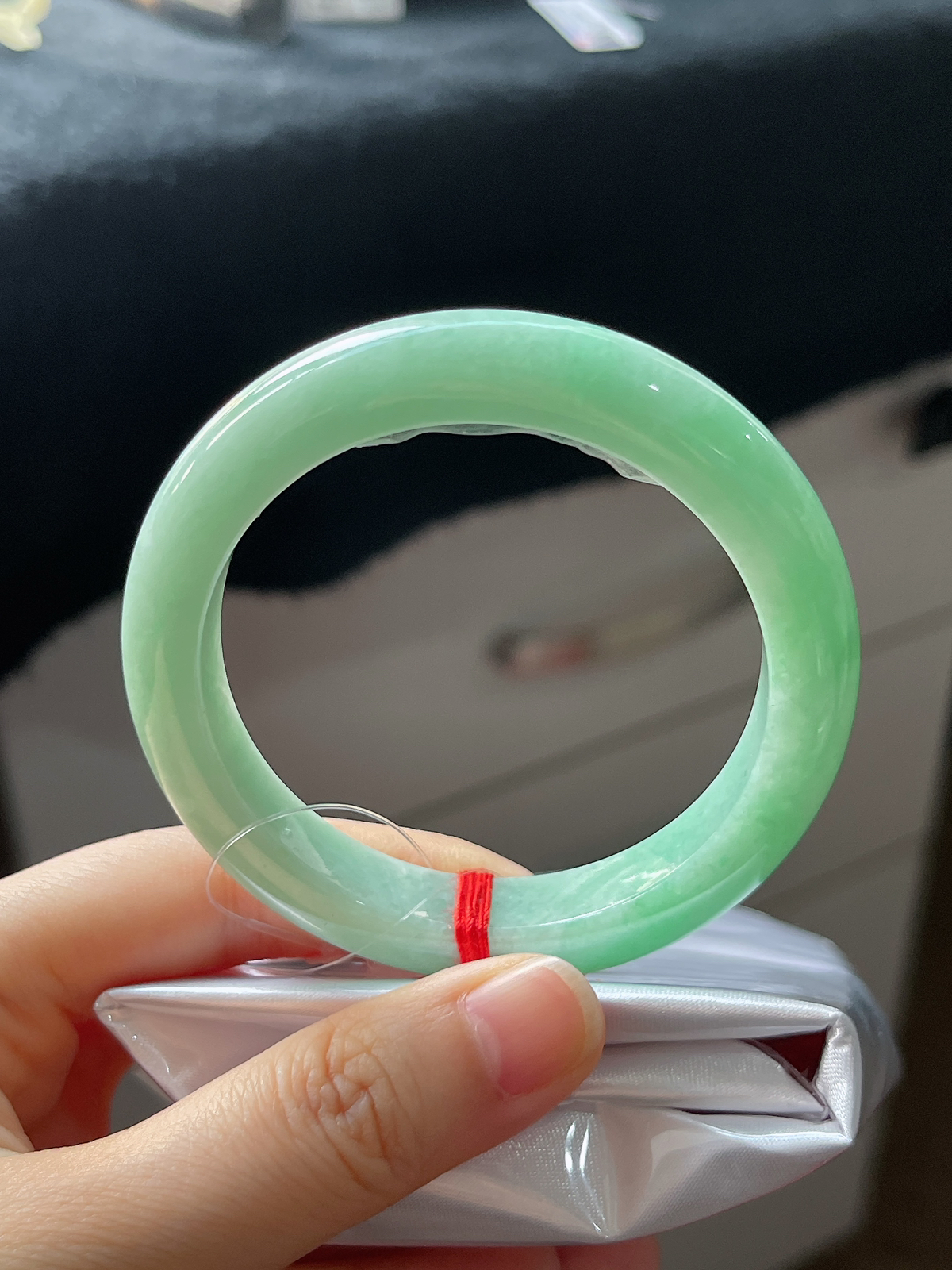 正圈53.2圈口，翡翠糯化种淡绿色手镯