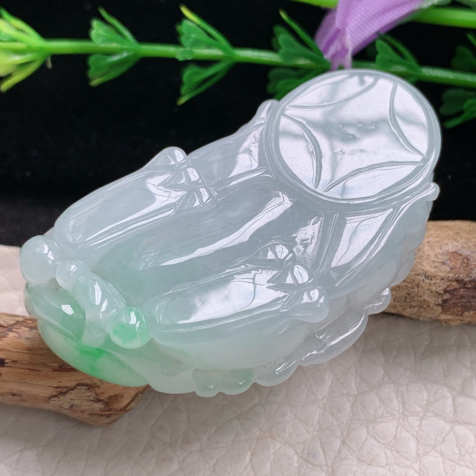 gp实拍46*23.6*12缅甸翡翠精雕清新飘绿大气招财貔貅 玉皮休玉吊坠