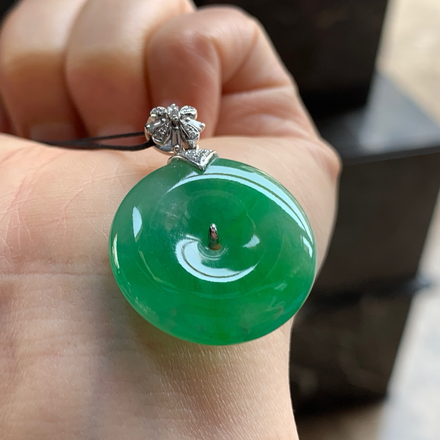 金钻镶嵌绿色平安扣^_^鲜艳 玉质温润