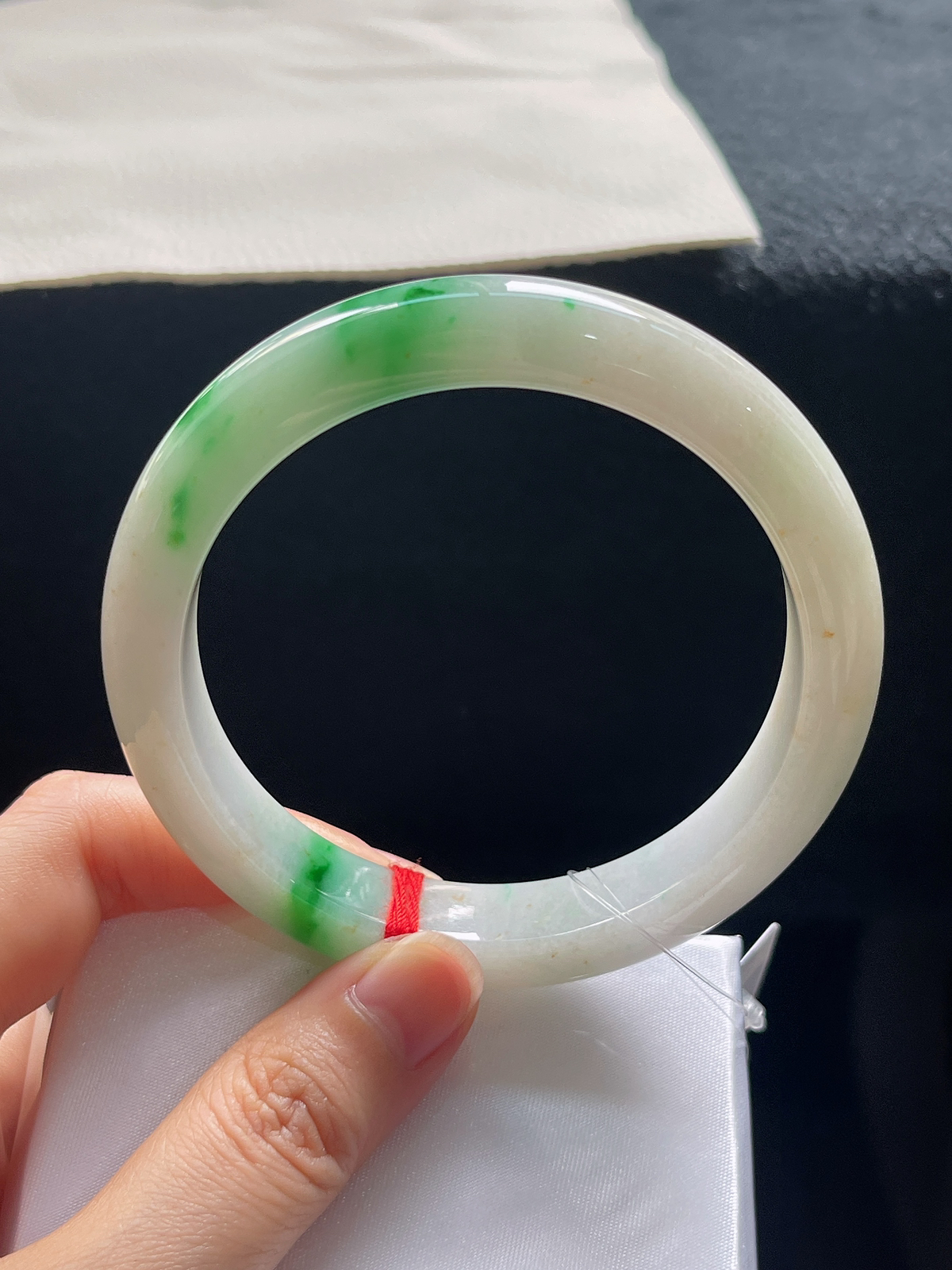 正圈60.8圈口，翡翠糯化种飘绿手镯