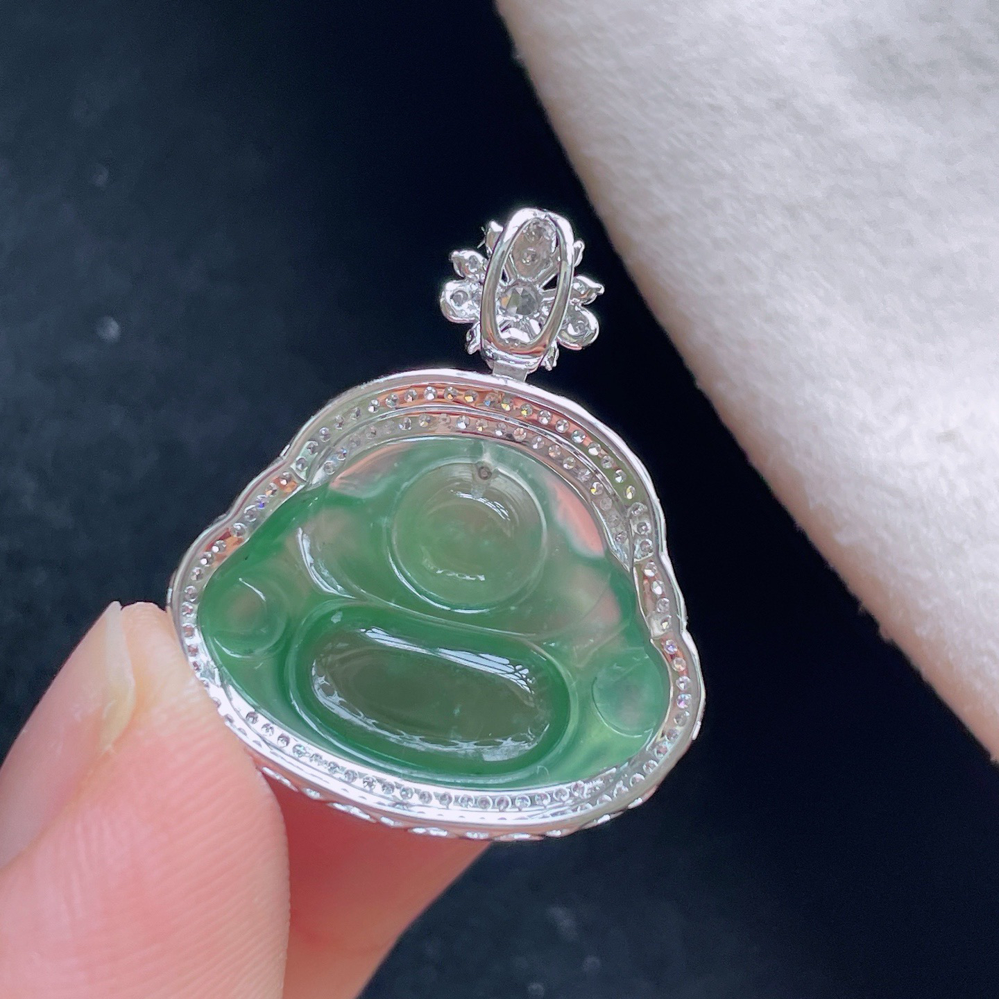 18K 冰种晴水·佛公

整26.3-22.1-10.3
裸15-20.2-5.6