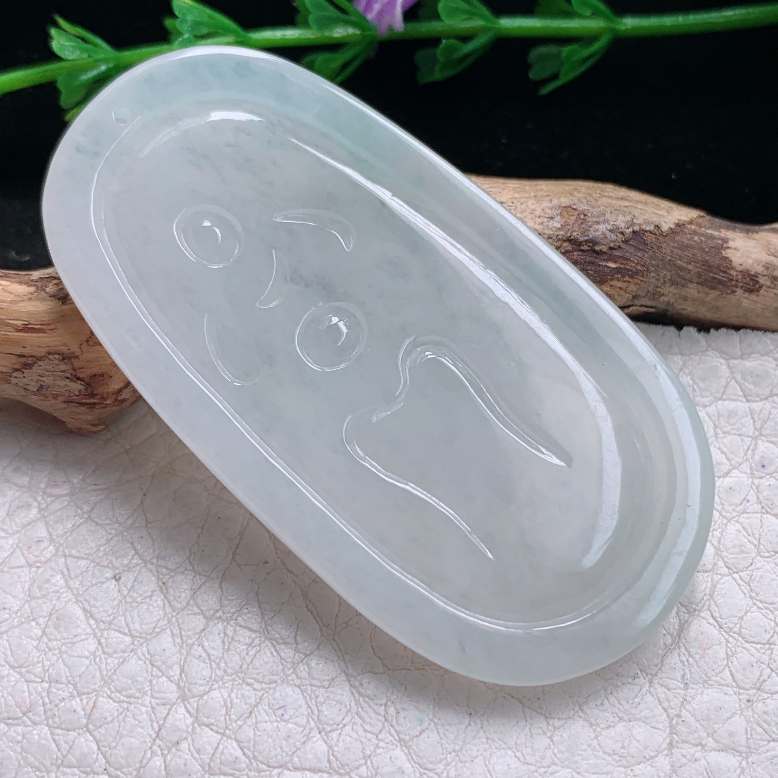 py实拍57.5*30.6*4.8缅甸翡翠精雕冰透关二爷 关公玉项坠 玉挂件