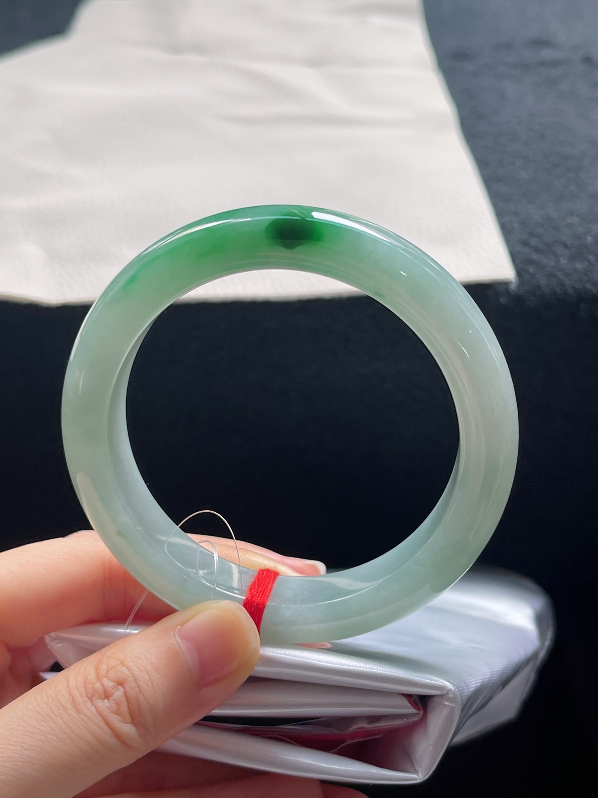 正圈55.8圈口，翡翠冰糯种飘绿手镯