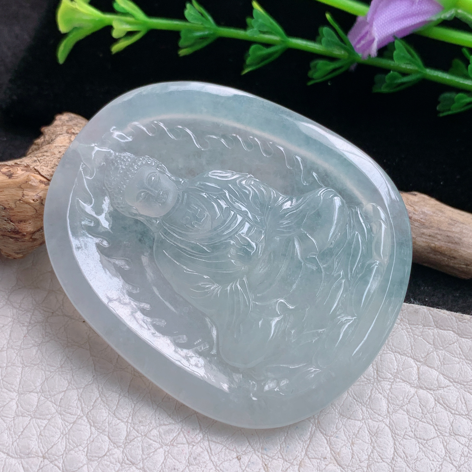 py实拍50*42.5*5缅甸翡翠精雕冰透大日如来佛祖玉项坠 玉挂件